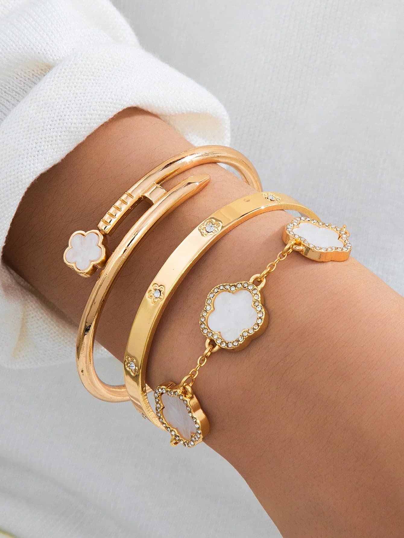 3pcs Luxury Elegant Summer Vacation Vibe Classic Versatile INS Style Soft White Clover Women's Bracelet Set