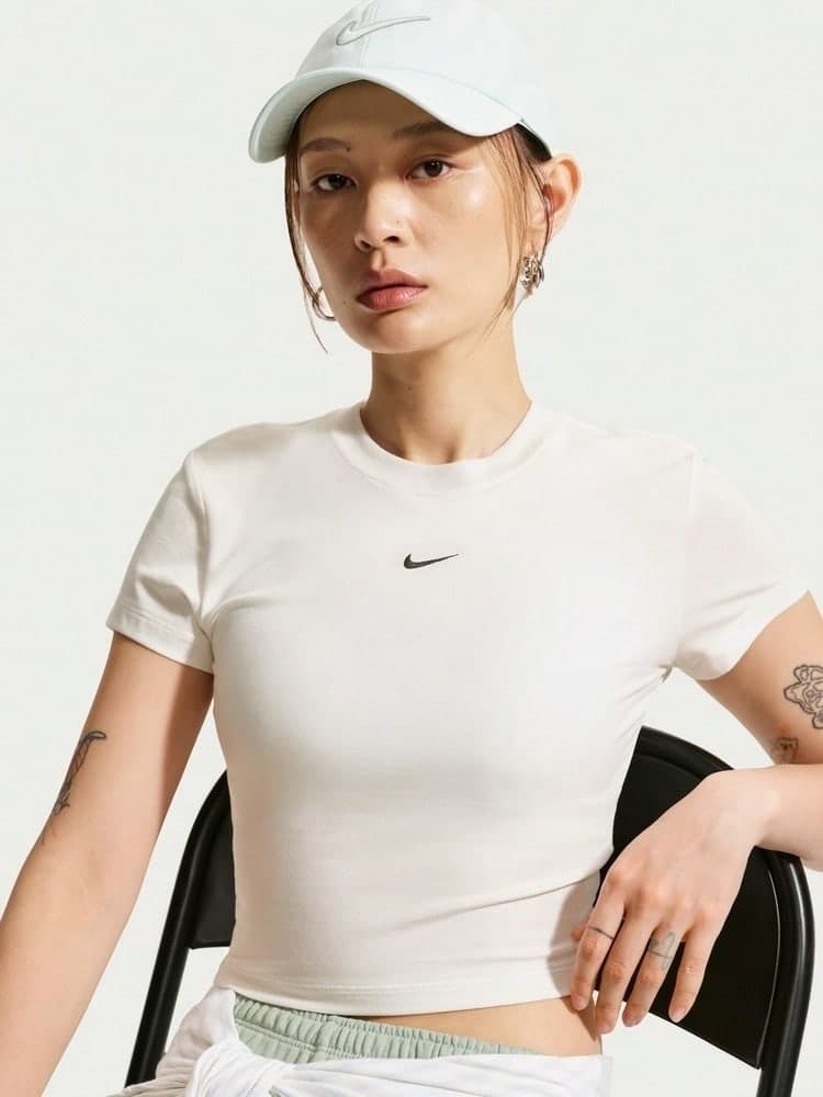 Nike Women's AS W NSW NK CHLL KNT CRP Short Sleeve T-Shirt Knit Collarless Short THF9539-134