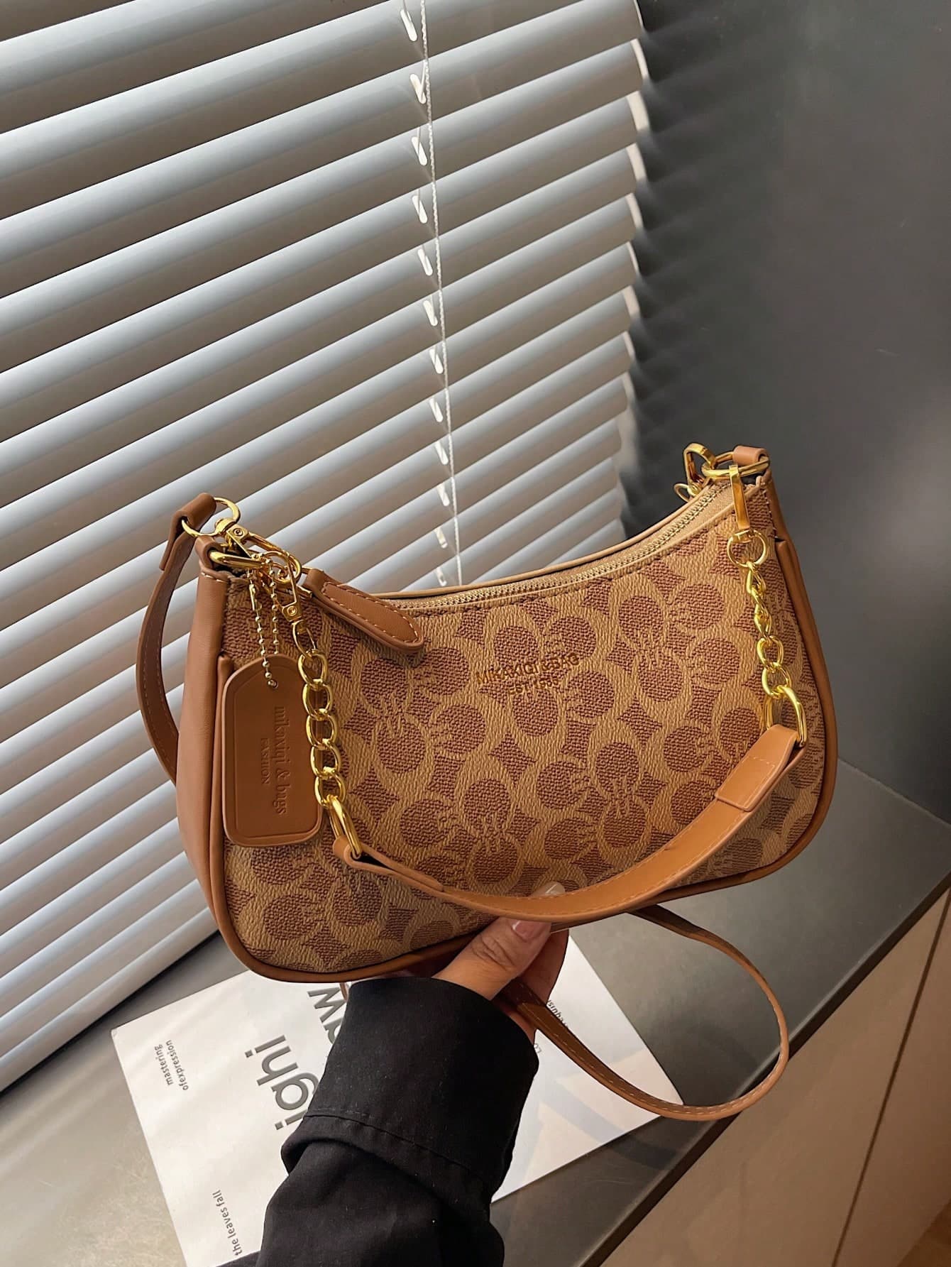 1pc Letter Jacquard Bohemian Style Shoulder Bag, Faux Leather Trim Crossbody Bag, Chain Strap Women's, Suitable For Casual Daily/Office/Commute