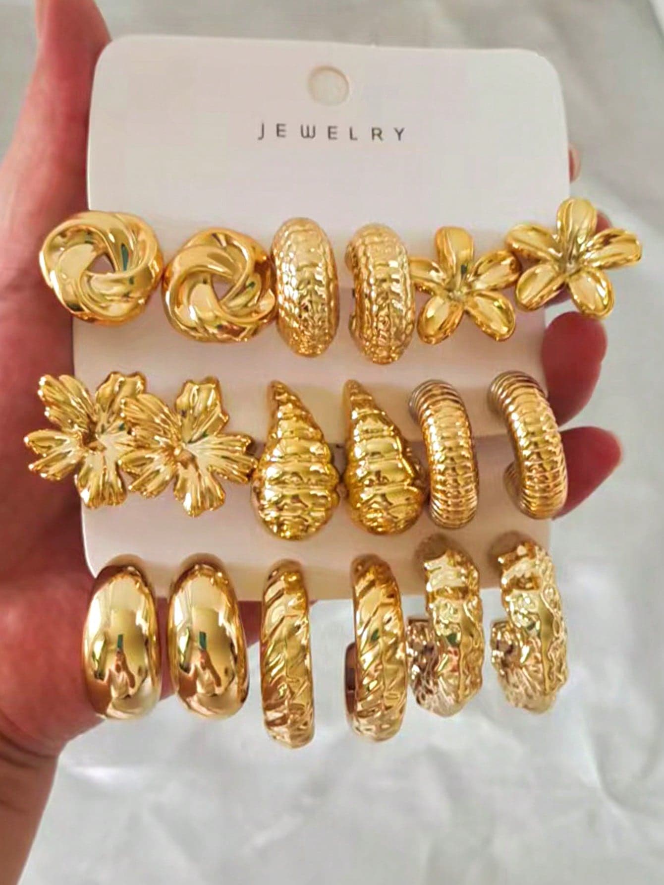 3/9 Pairs Vintage Gold-Tone Earrings Set, Textured Twisted Floral Geometric C-Shaped Earrings, Retro Metallic Stackable Women's Daily Party Accessories