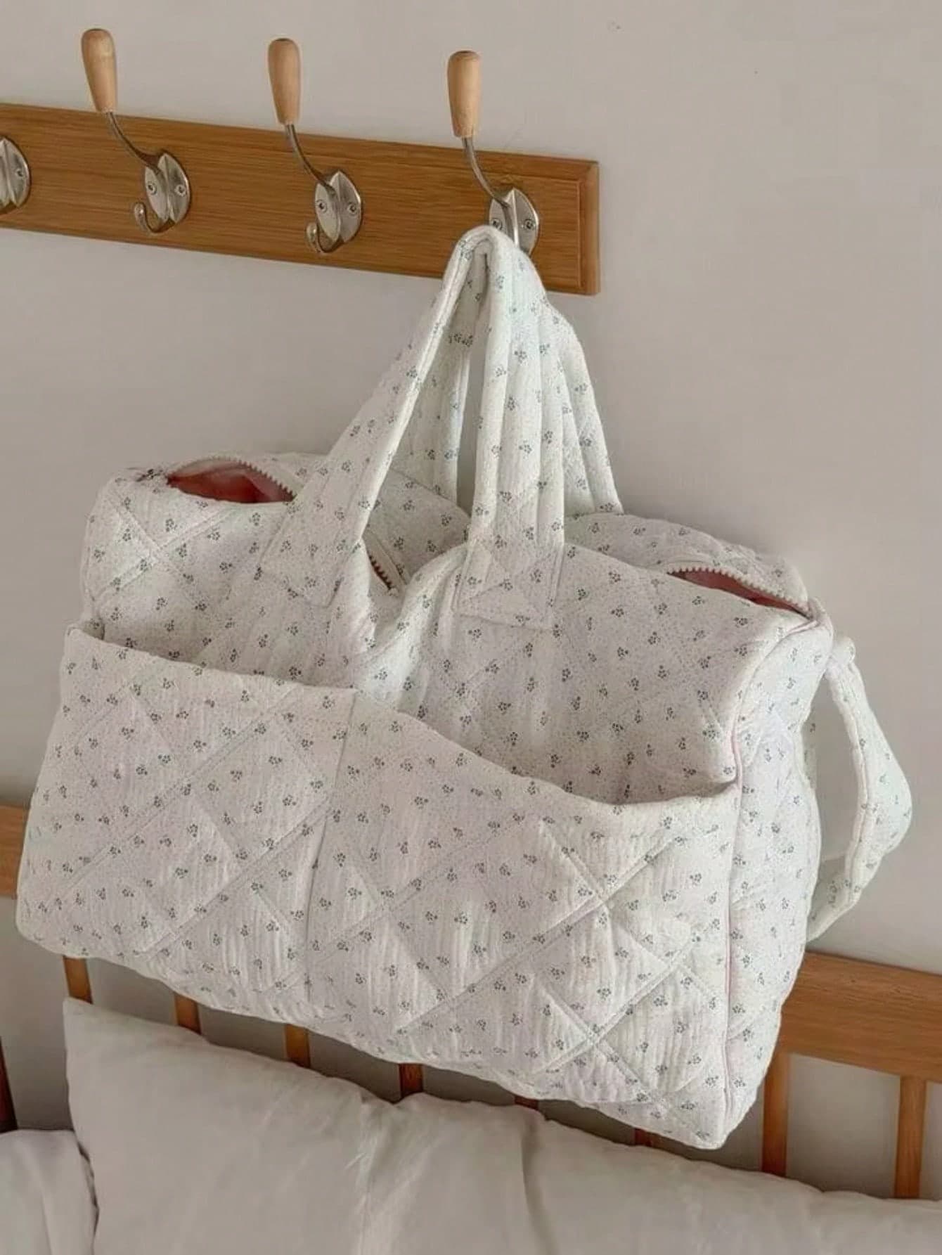 1pc Chrysanthemum Pattern Quilted Fashion Large Capacity Short Trip Tote Bag, Women's Shoulder Bag, Sports Bag, Yoga Bag, Suitable For Various