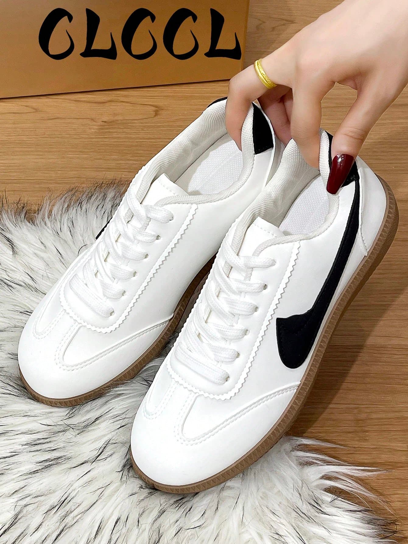 2026 New Women's Flat Casual Sports Fashion Sneakers