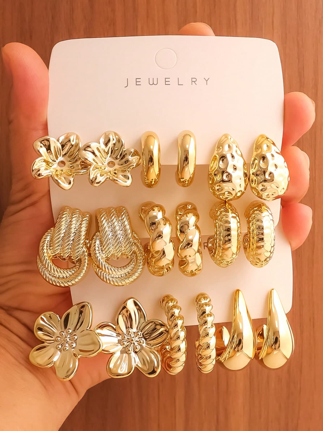 3 Pairs/9 Pairs Ocean Vacation Style Gold Earrings Set, Flower Starfish Shell Design C-Hoop Combination, Vintage Niche Elegant Ear Jewelry, High-End Metal Style Accessories, Summer Beach Travel Daily Commute Versatile, Layered Wear Atmosphere Outfit, Sweet Personalized Unique Design, Best Friend Holiday Gift