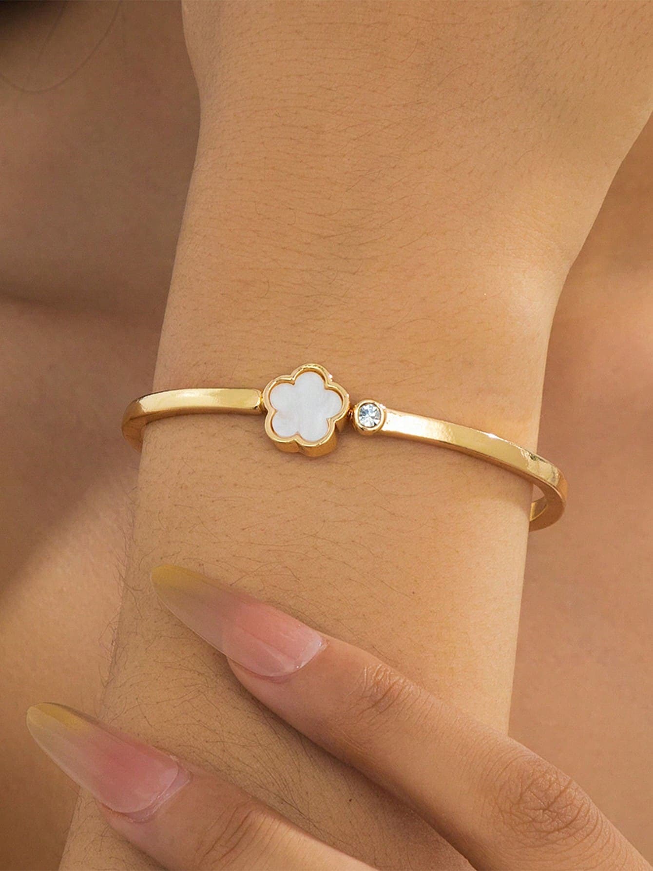 1pc Luxury Elegant Summer Vacation Atmosphere Soft White Sweet Fairy Style Five-Leaf Clover Women's Bracelet
