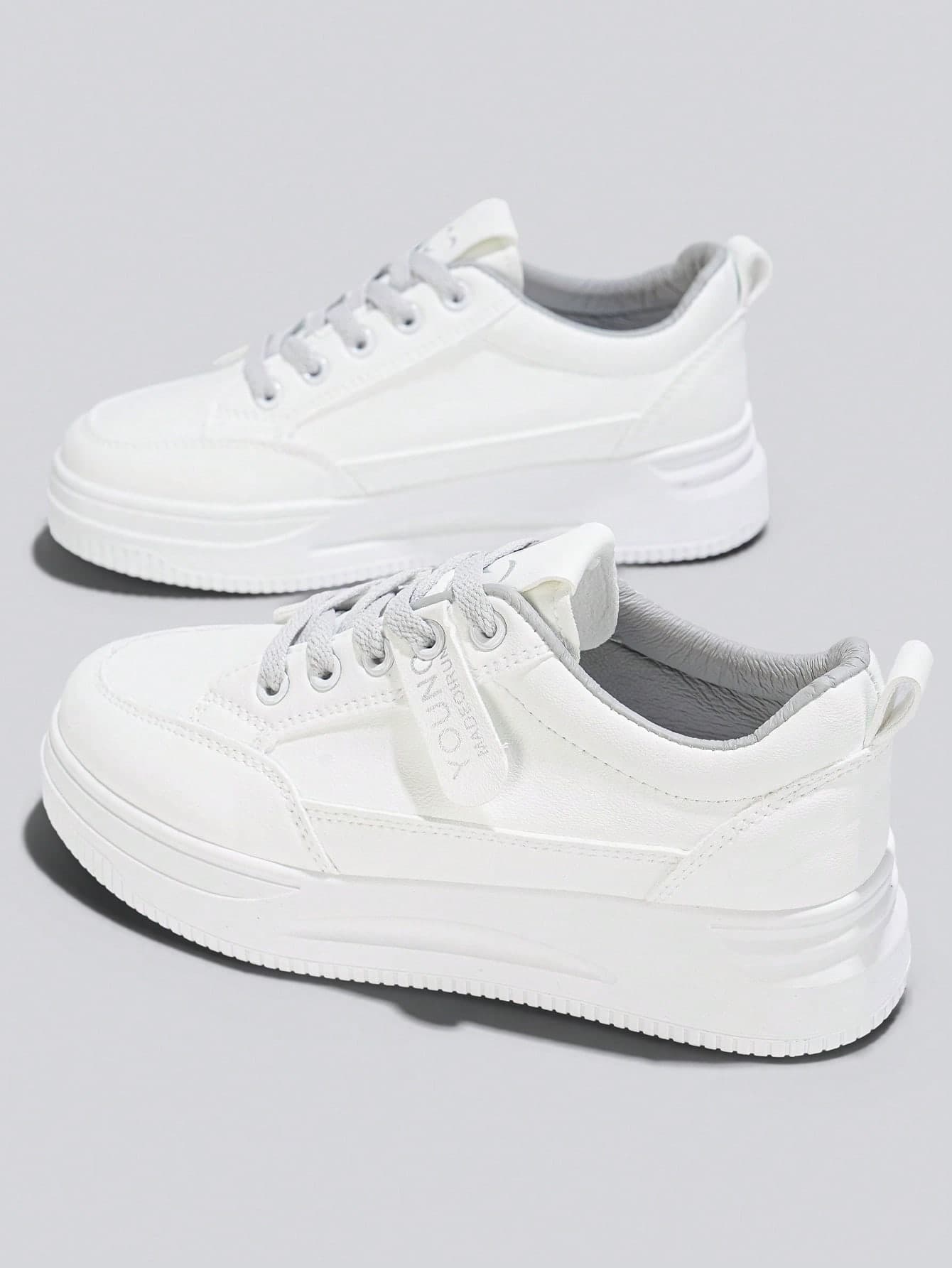Flipark 1 Pair Casual Sports Style White Shoes, Versatile And Lightweight, Suitable For Students To Wear Out. 1 Pair Versatile Fashion Sports Style Women's Casual Lightweight White Sneakers, Student Shoes, Small Size Suitable For Petite Women.