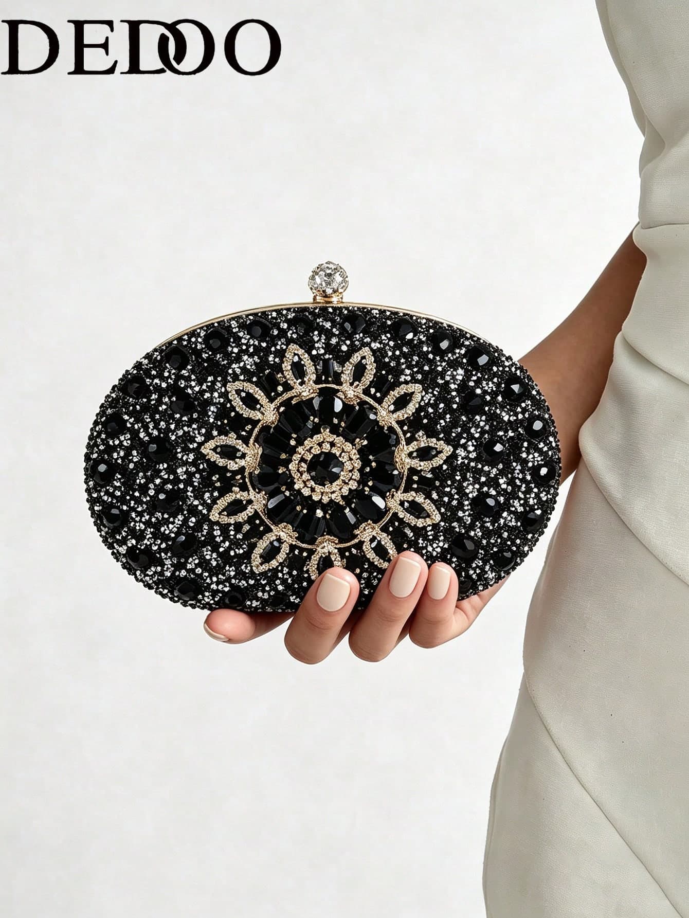 This Brand New Oval-Shaped Evening Bag Is Adorned With Sparkling Rhinestones Arranged In A Sunflower-Like Pattern, And Comes With A Gold-Tone Chain Strap. It Can Be Carried By Hand, On The Shoulder, Or Worn Crossbody. The Lightweight And Luxurious Style Is Suitable For Pairing With Evening Gowns To Attend Parties, Weddings, And Other Formal Dinner Occasions.
