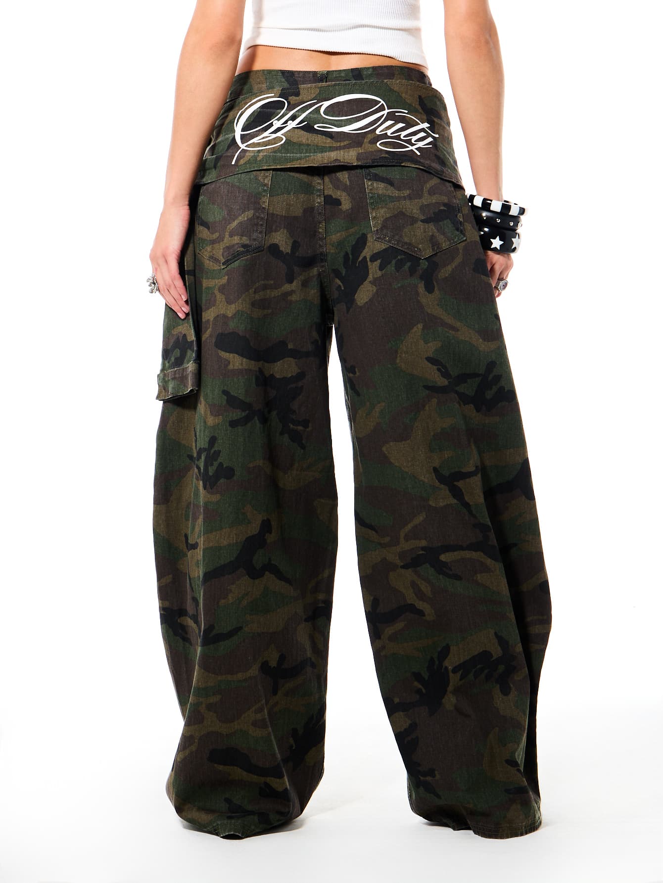 SUMWON WOMEN Womens Camo Print Twill Barrel Slouchy Wide Leg Cargo Jeans Deconstructed Military Style Streetwear Fall Fashion