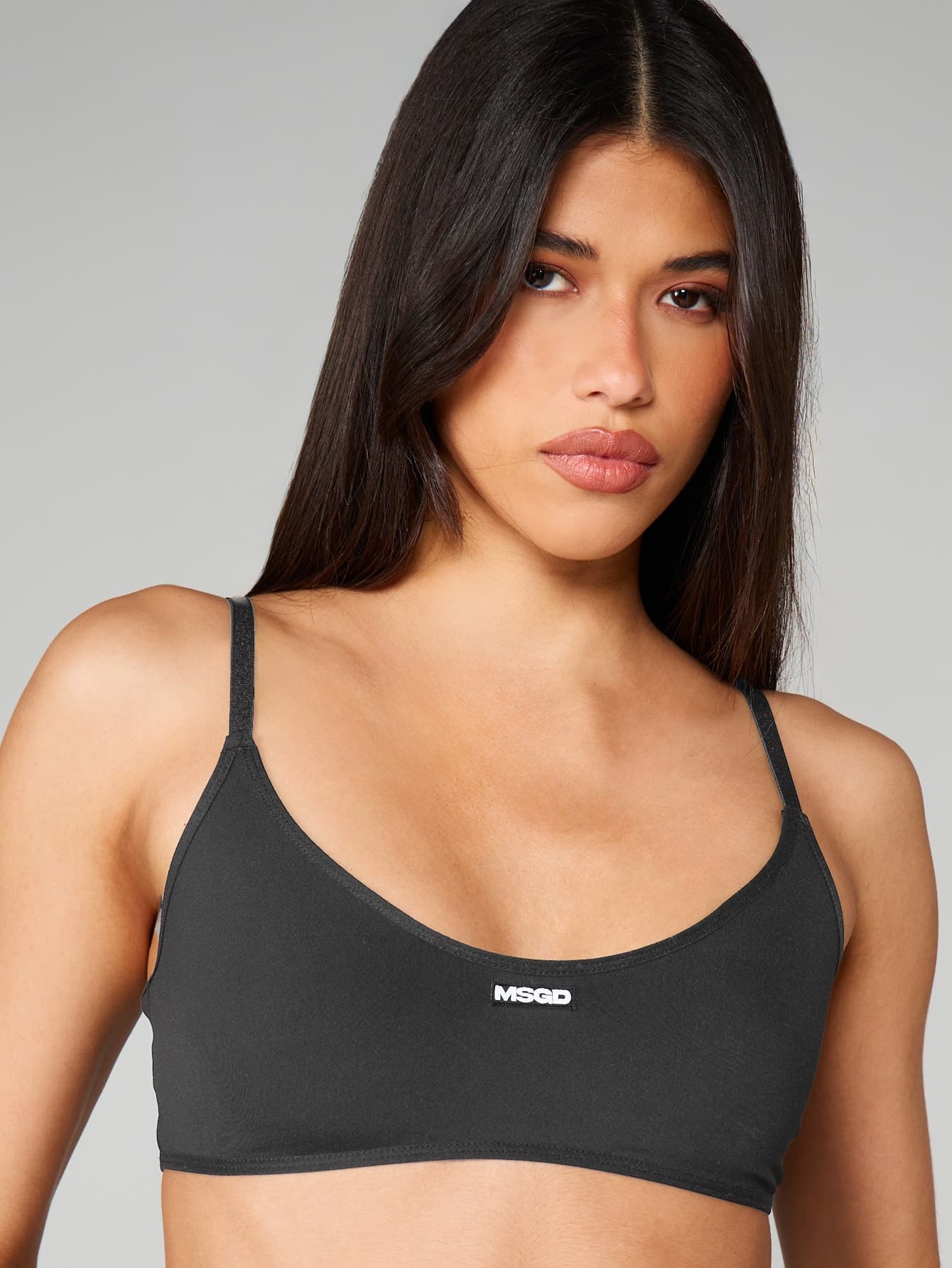 MISSGUIDED Seamless Bralette With Logo Detail Comfort Wireless Support Scoop Neckline Adjustable Straps Undergarment Casual Daily Wear Soft Cup