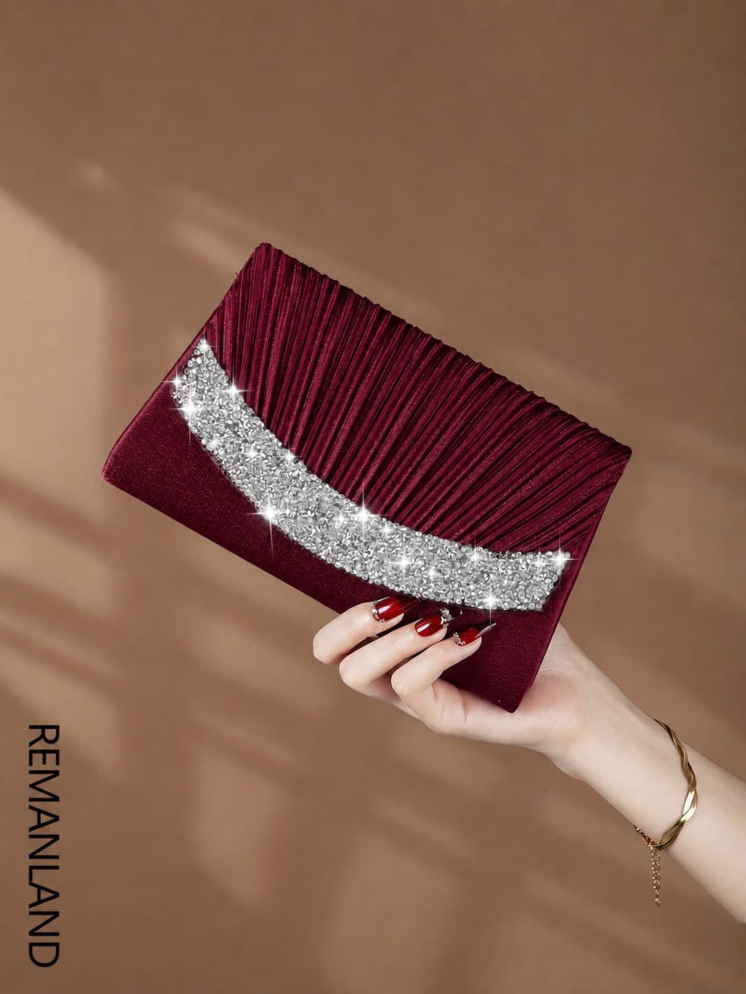 REMANLAND This Women's Striped Rhinestone Clutch Bag Is Sparkling And Eye-Catching, Elegant And Sophisticated, With A Fashionable Chain Design, Making It An Ideal Accessory For Weddings, Evening Parties, Balls And Various Other Occasions, And Also A Perfect Gift For Women.