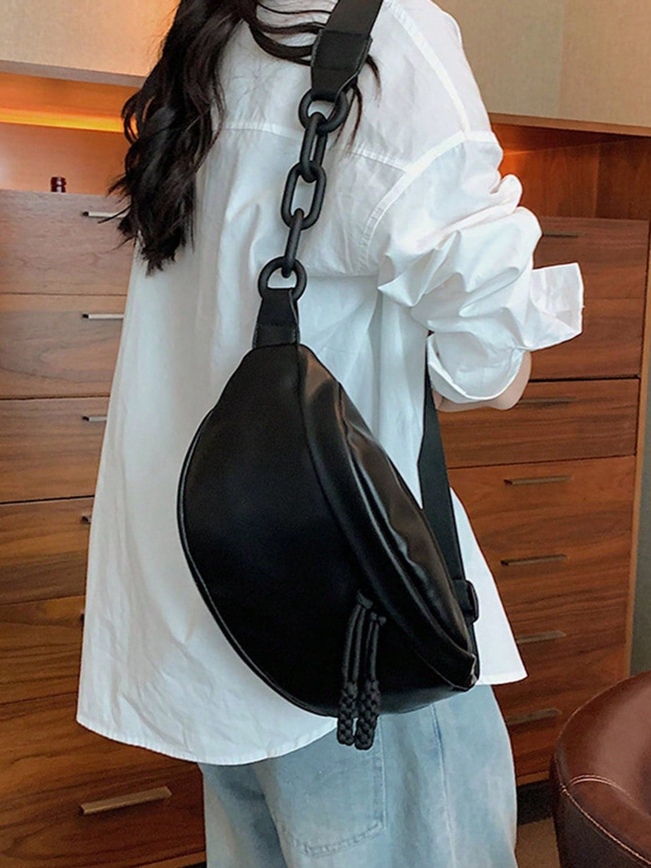 1pc Black Soft PU Leather Fashion Casual Women's Chest Bag Shoulder Bag Crossbody Bag With Thick Chain Decoration Suitable For Outing Shopping Outdoor Leisure
