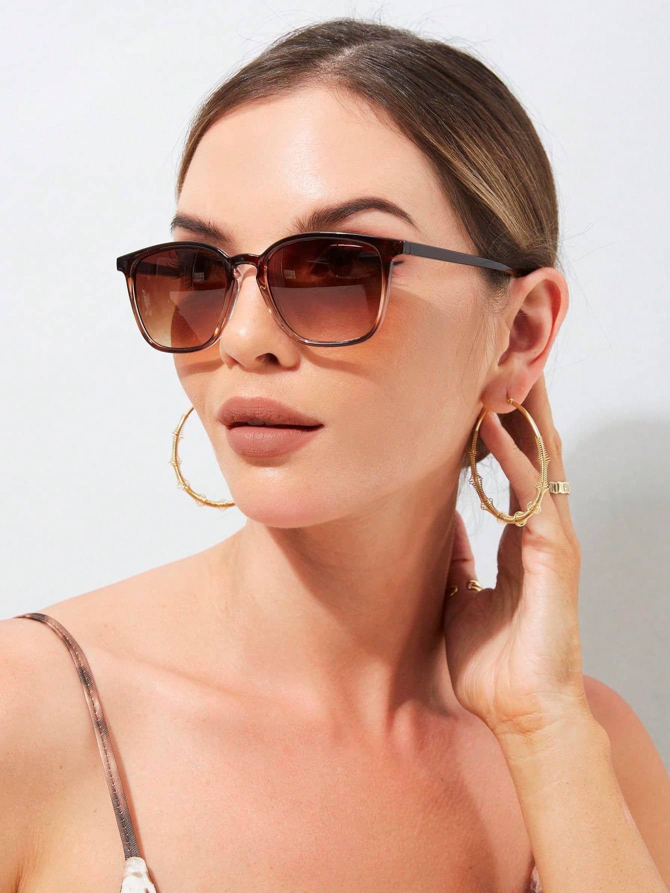 1pc Women's Classic Retro Simple Casual Square Plastic Frame Sunglasses, Fashionable European And American Style UV Protection Sunglasses Suitable For Daily Wear And Holiday Beach Accessories For Women Sun Glasses Sunglasses Shades All-Matchs And Suit For Sweater Jeans Sweatpants Hoodie Jackets Dress And Long Sleeve Shirt Fashionable Shade Elegant Outfit Family Outings Travel Vacation Holiday For Summer Beach Vacation,Outdoor,Travel