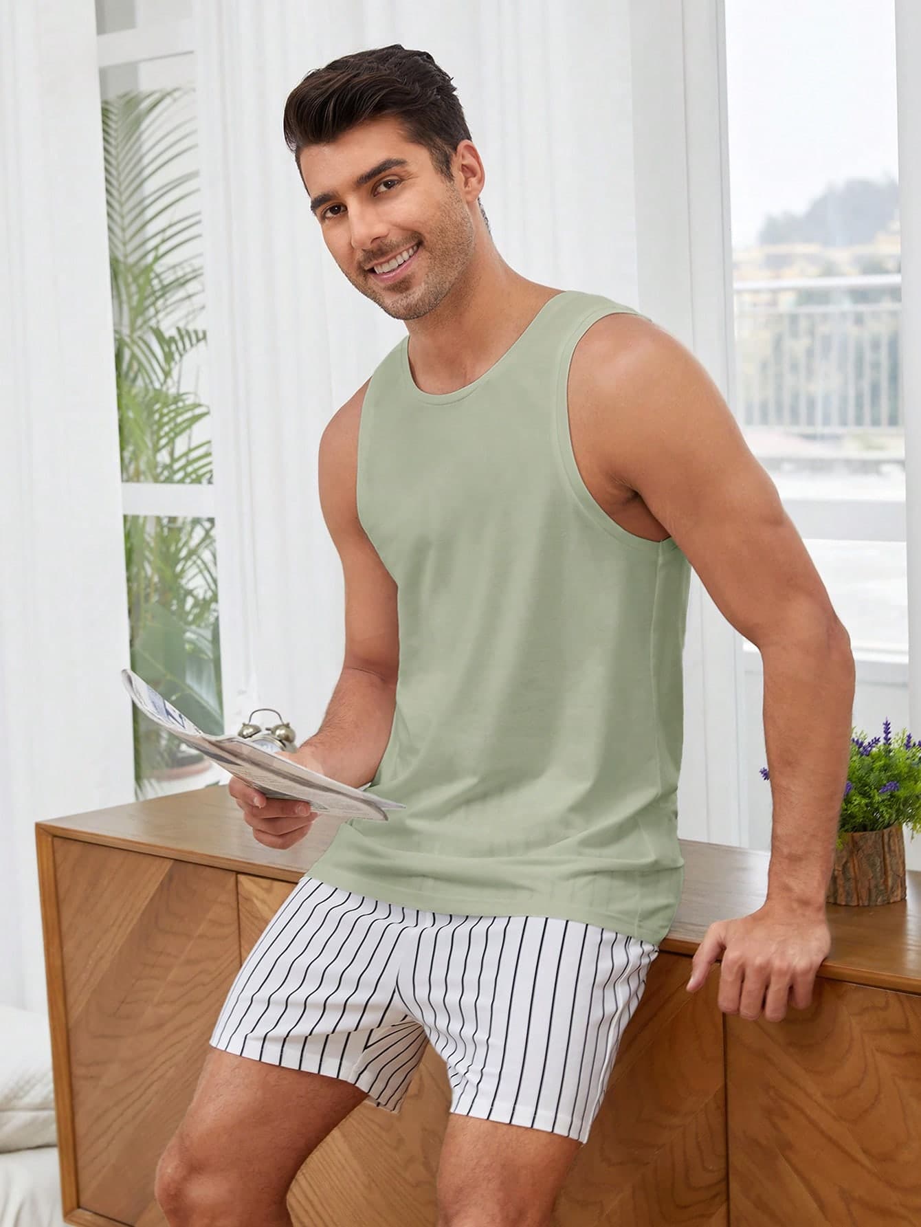 SHEIN 2pcs/Set Men's Solid Color Vest And Striped Shorts Casual Homewear
