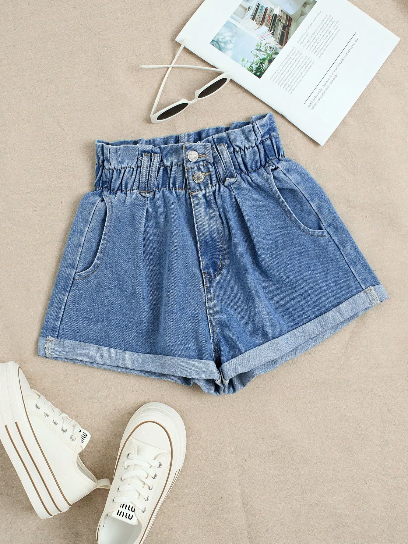 SHEIN Essnce Women's Fashion Solid Color Loose Denim Shorts