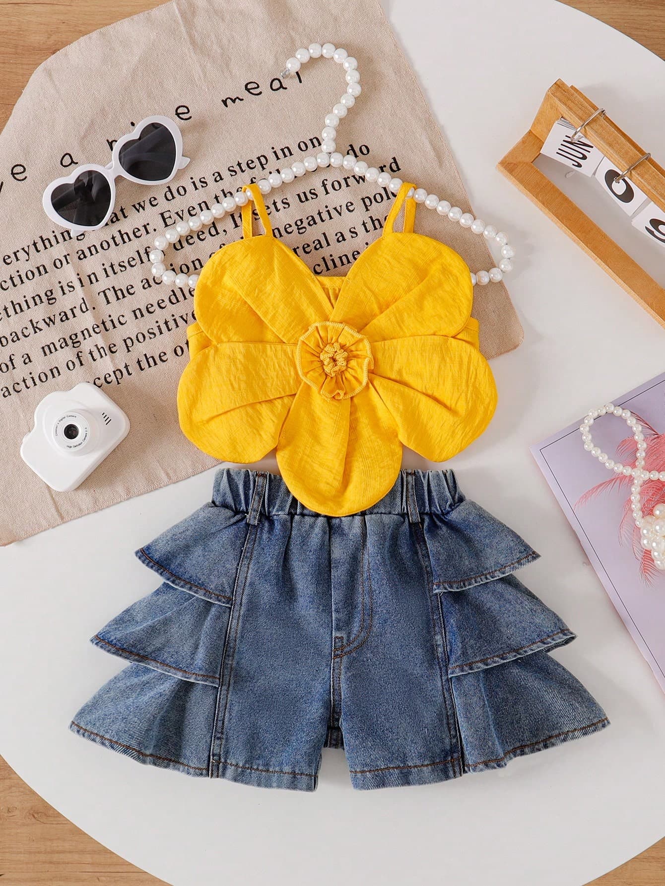 SHEIN 2-Piece Set For Baby Girls With Large Flower Suspenders And Solid Color Tops With Multi-Layered Ruffled Elastic Shorts For Fashionable Summer