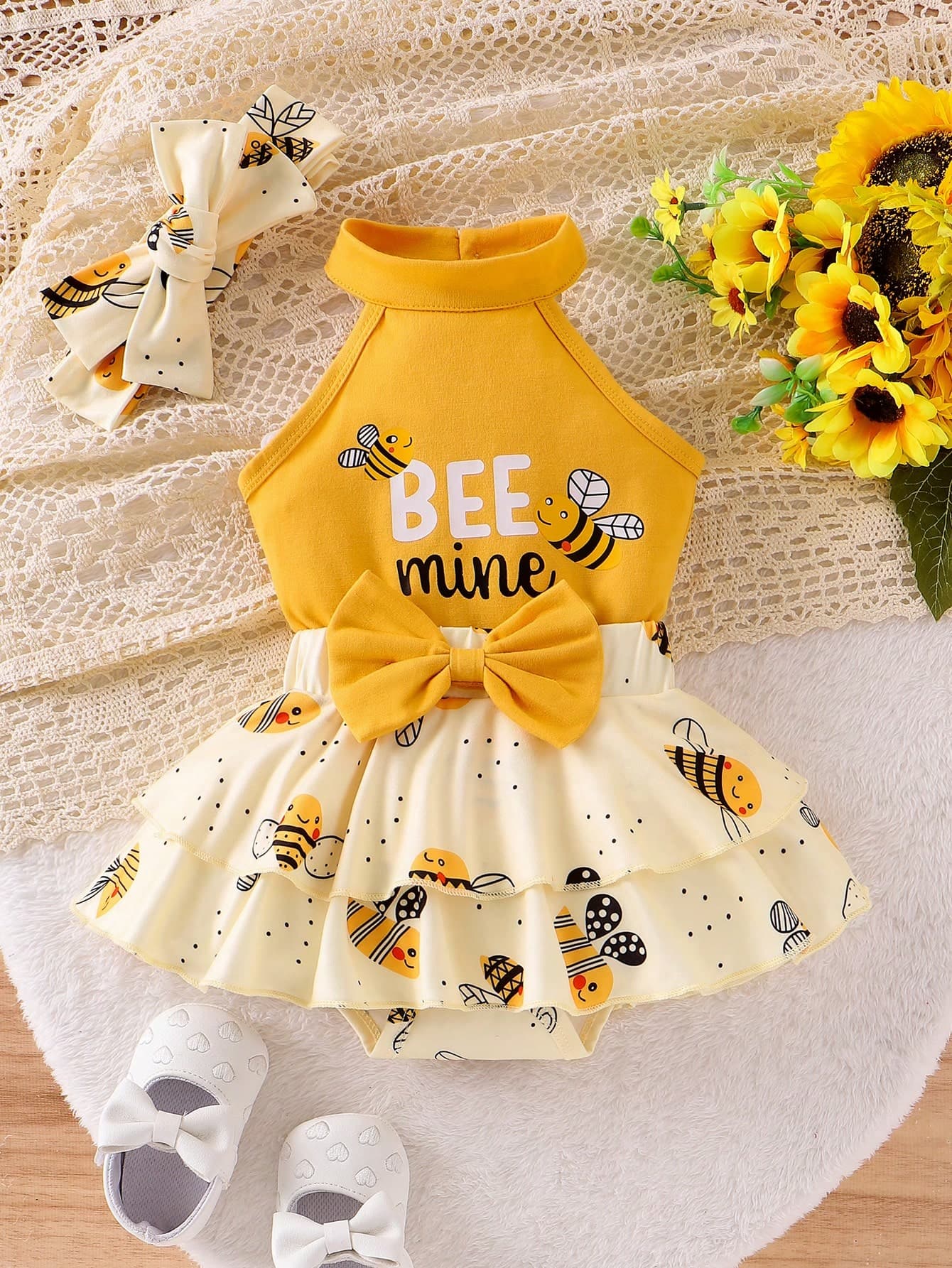 SHEIN Baby Girl Bee Skort Set