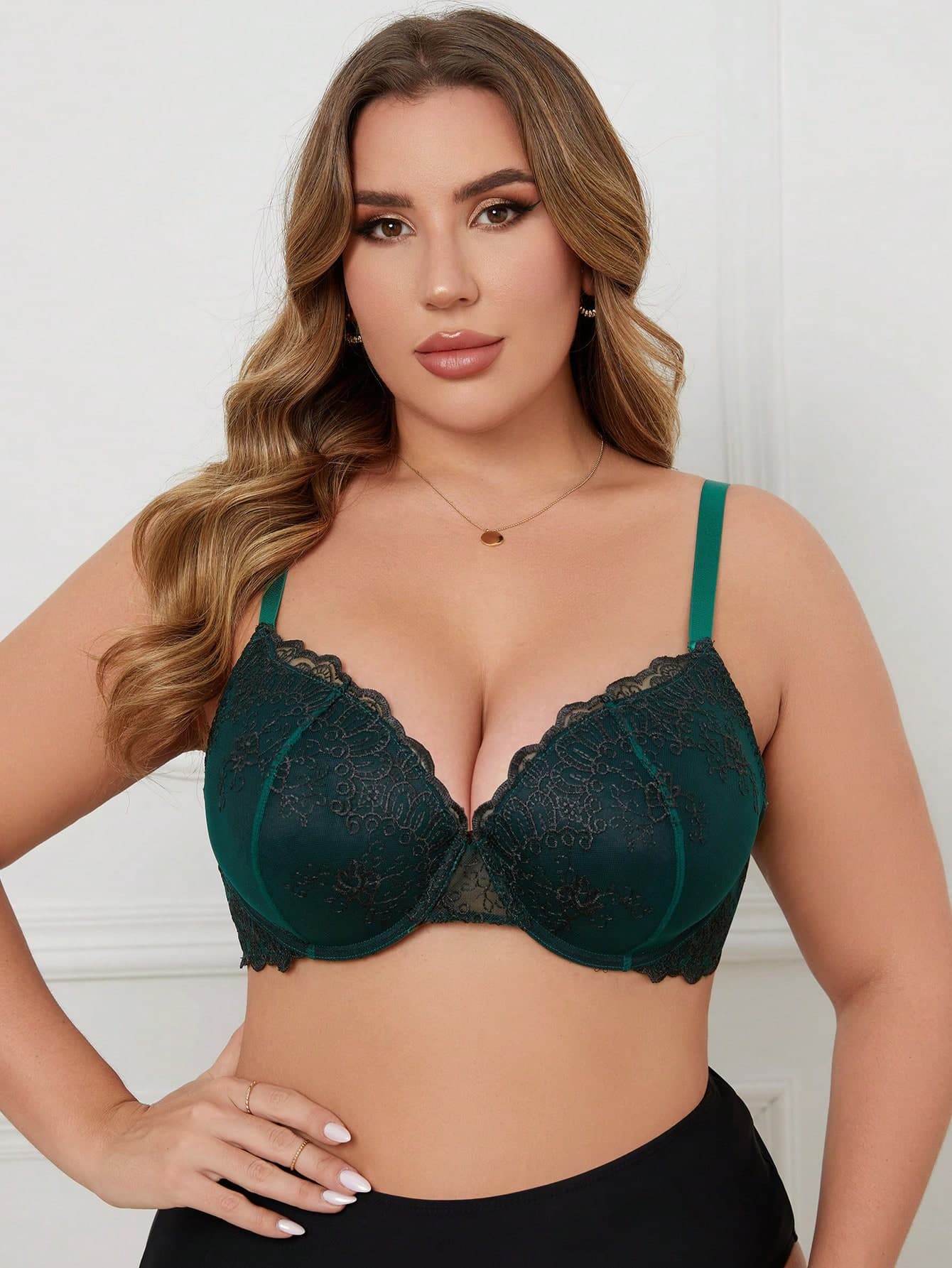 SHEIN Plus Size Embroidery Detail Supportive Push-Up Bra