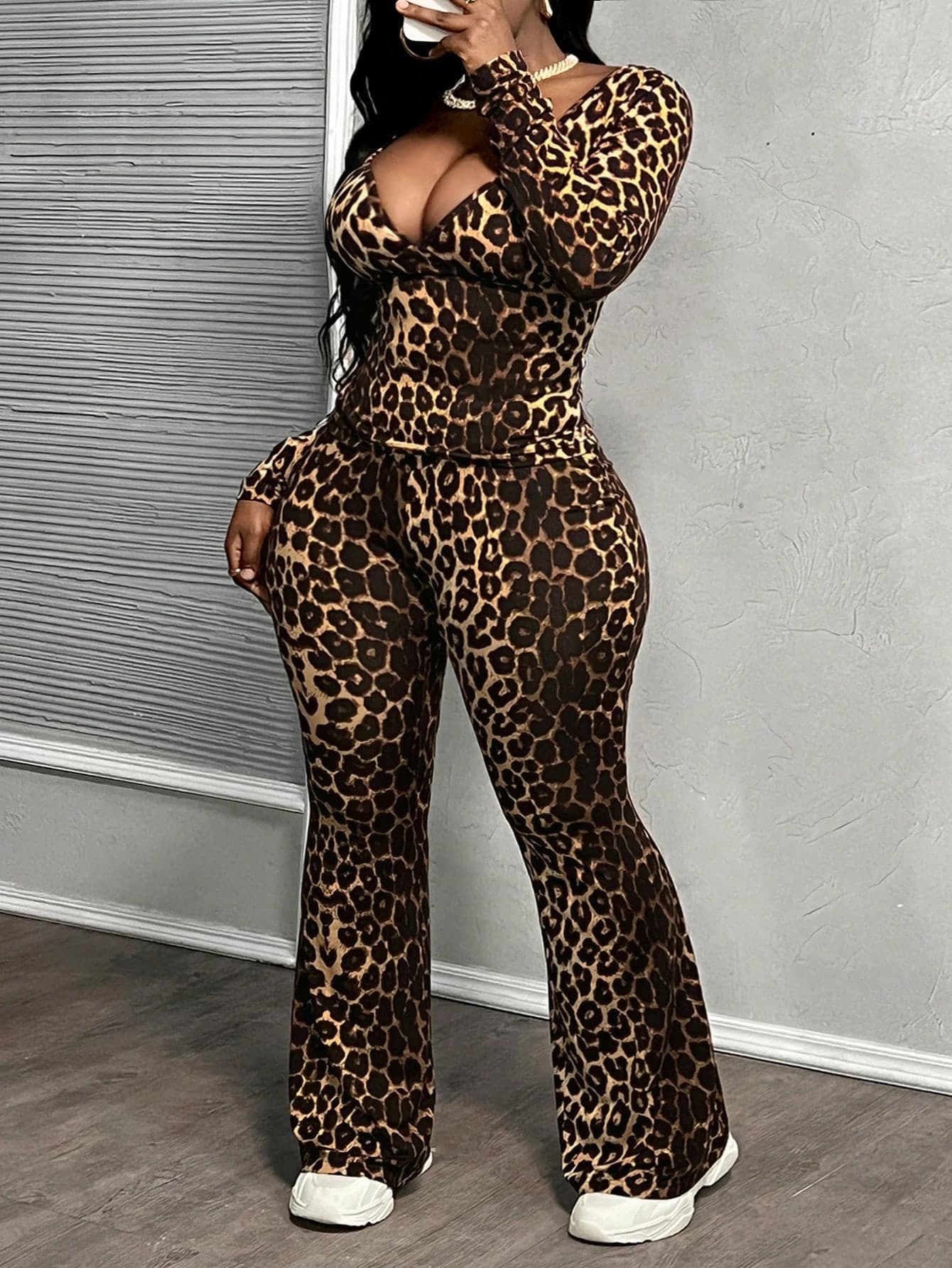 Slaydiva 2pcs Plus Size Women's Set, V-Neck Long Sleeve Leopard Print Top And Flare Pants, For Festival, New Year, Valentine's Day
