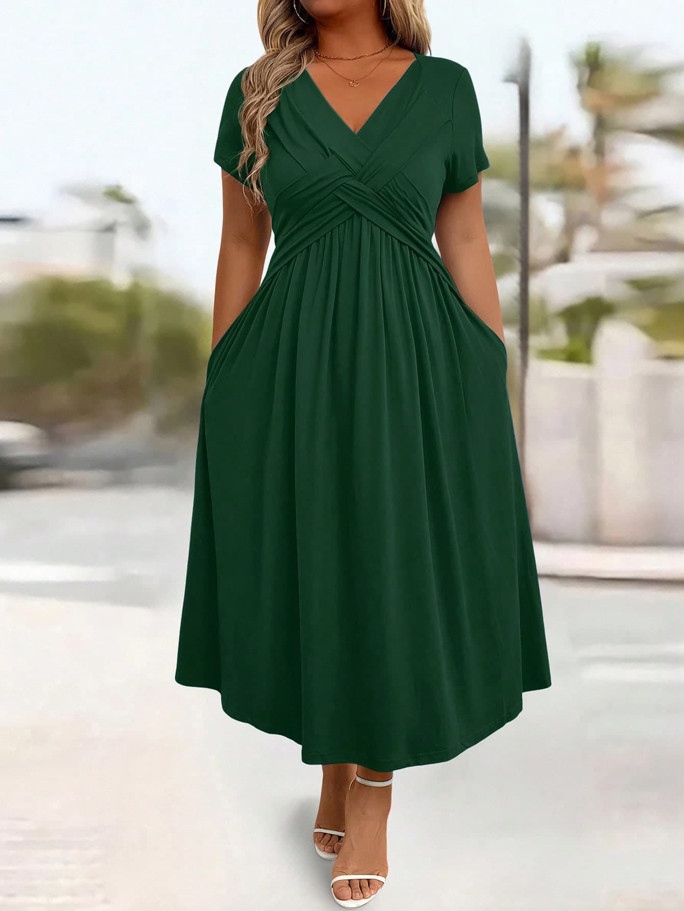 EMERY ROSE Plus Size Women's Solid Color V-Neck Short Sleeve Ruched Pocket Long Casual Dress, For Christmas Maxi Women Outfit