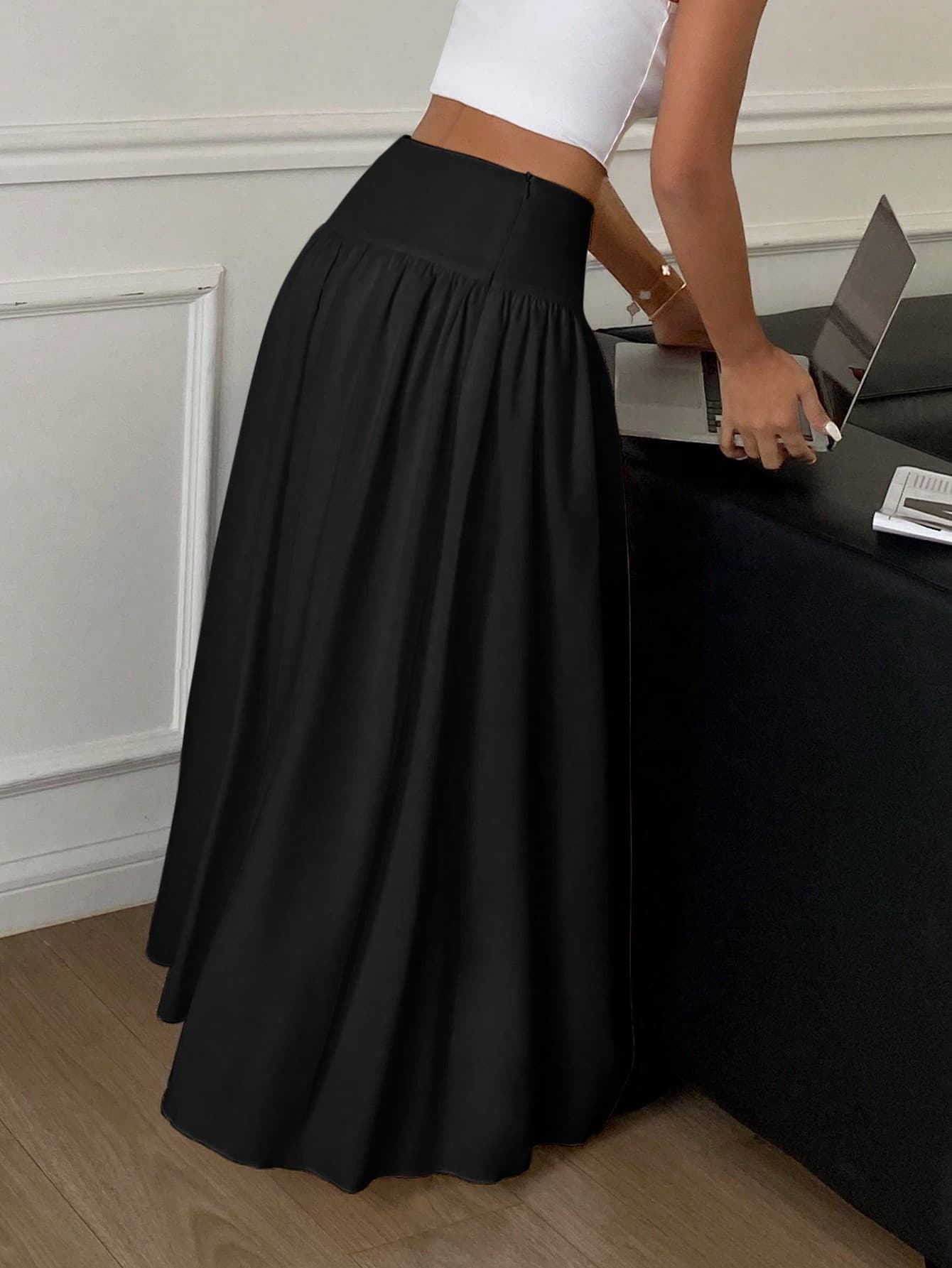 Serisse Women's Solid Color Black Pleated Simple Casual Mid-Length Skirt Winter Spring