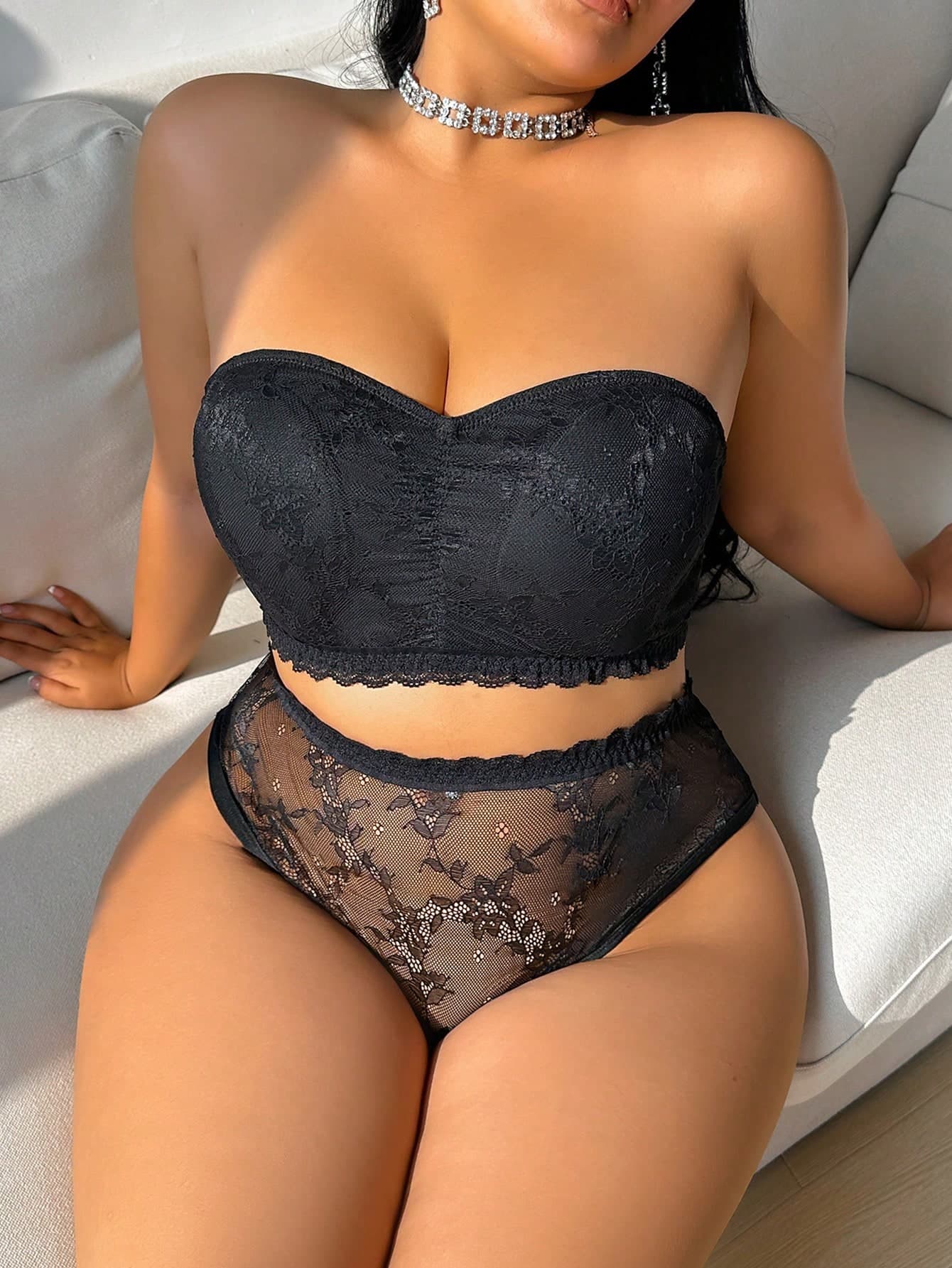 Plus Size Lace Bandeau Bra & Panties 2pcs Set