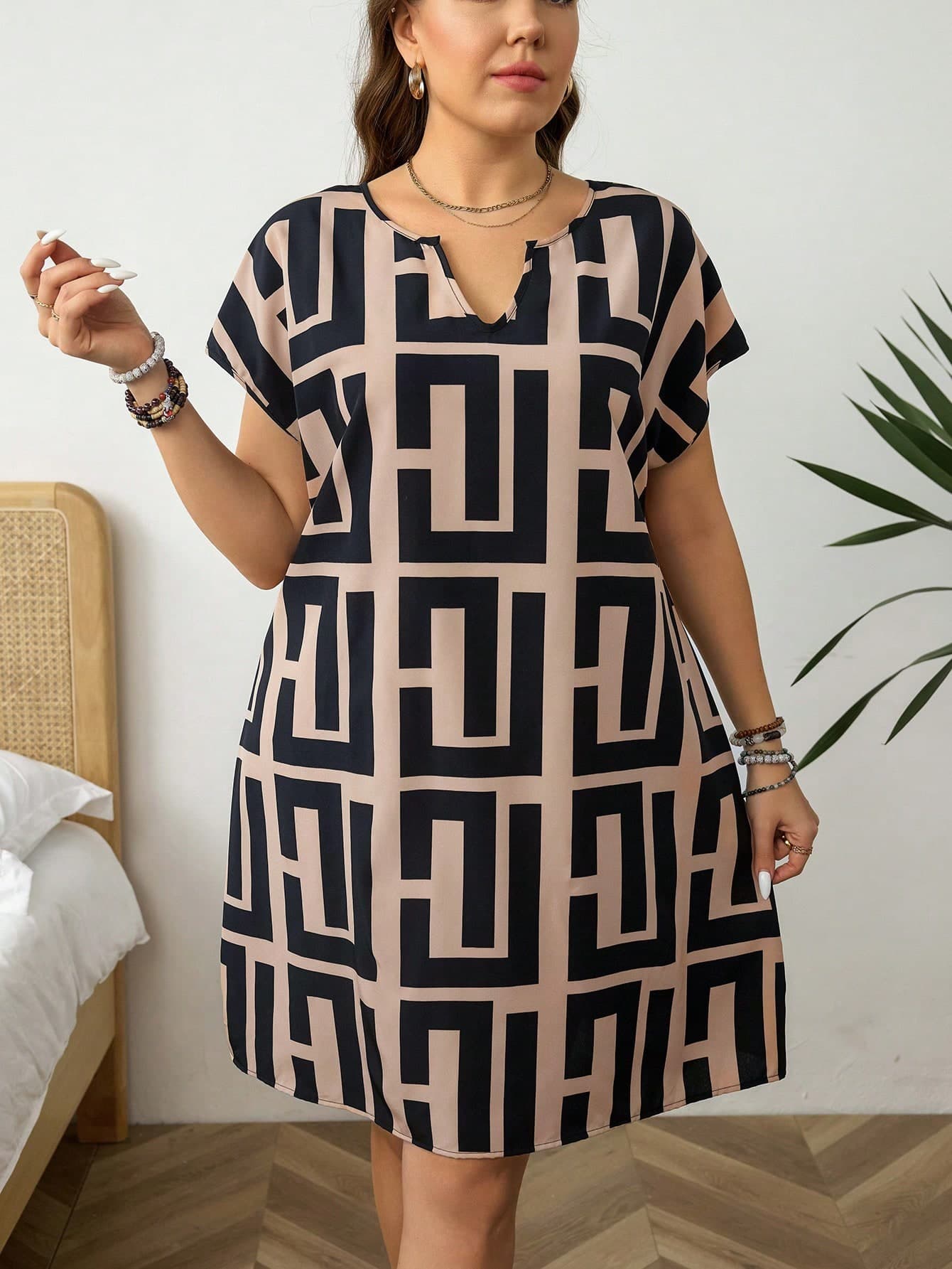 SHEIN LUNE Beige Plus Size Women Vintage Geometric Print Cutout V Neck Batwing Sleeve Casual Dress,Summer Smart Casual Everyday Resort Wear Holiday Boho Chic