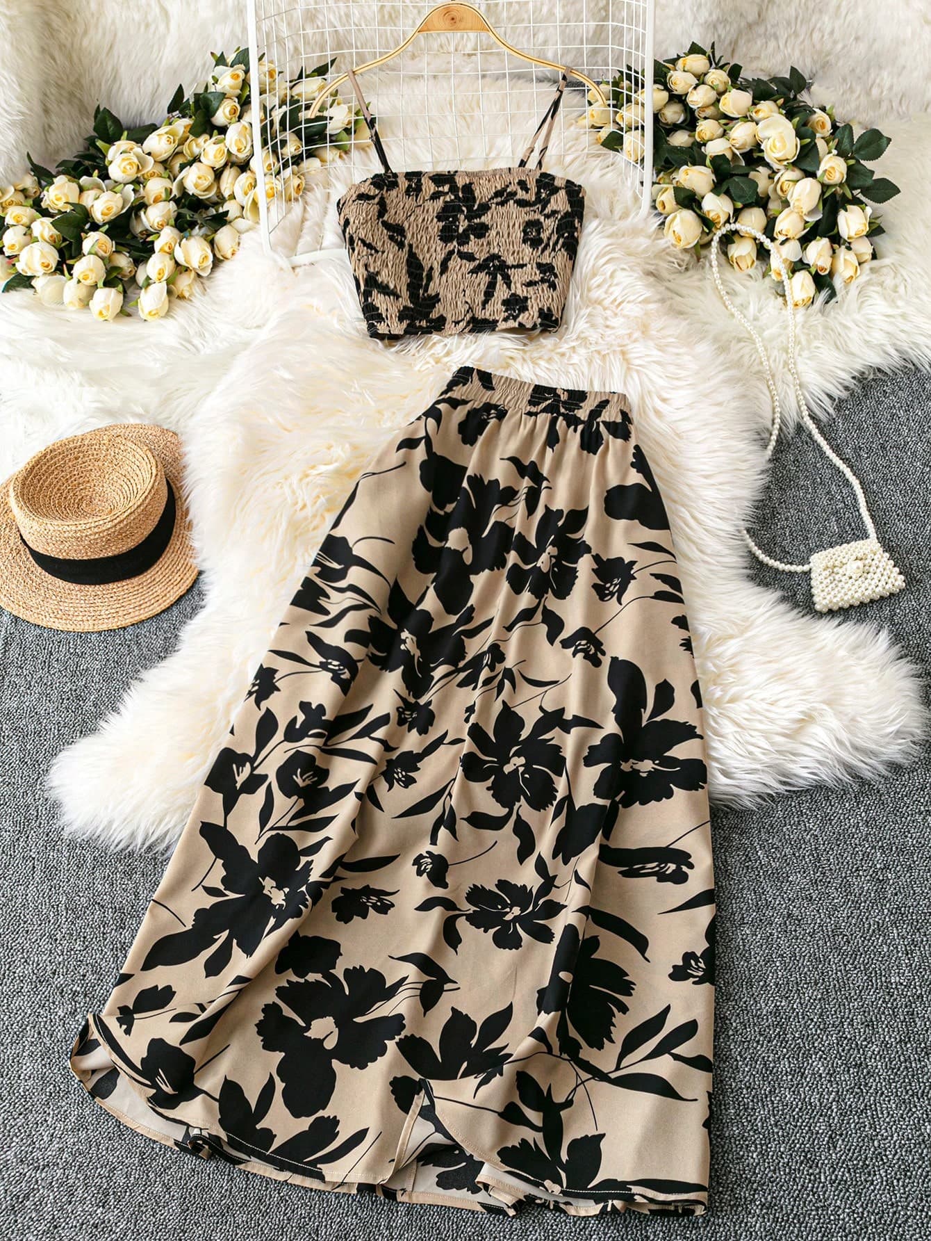 SHEIN Holidaya Women's Spring/Summer Holiday Ditsy Floral Pleated Tube Top And Skirt Sexy Crop Top 2 Pieces Set