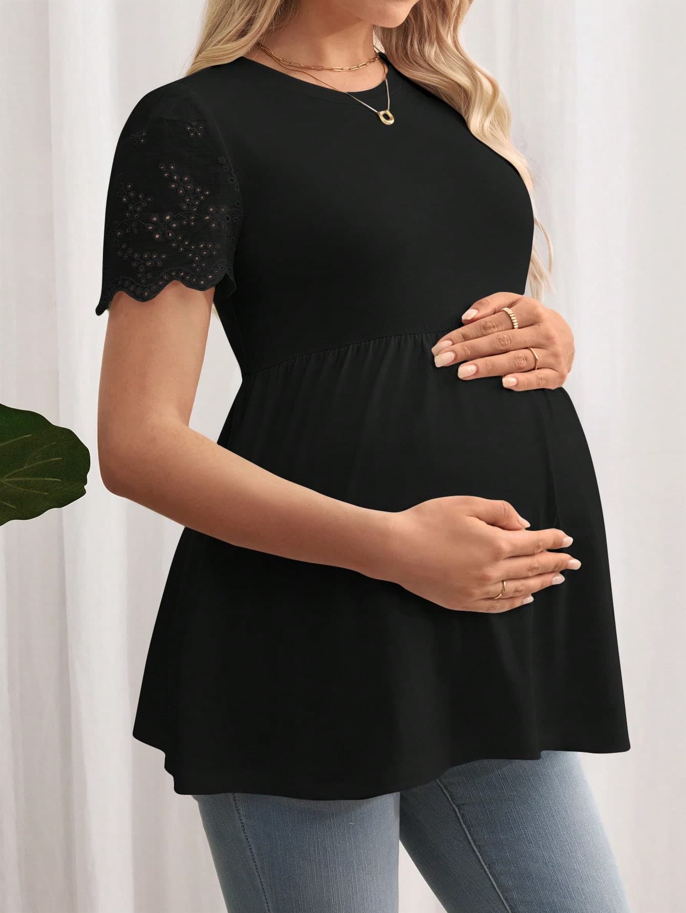 SHEIN Maternity Casual Knitted Fabric T-Shirt With Scalloped Short Sleeves And A Round Neckline In Black