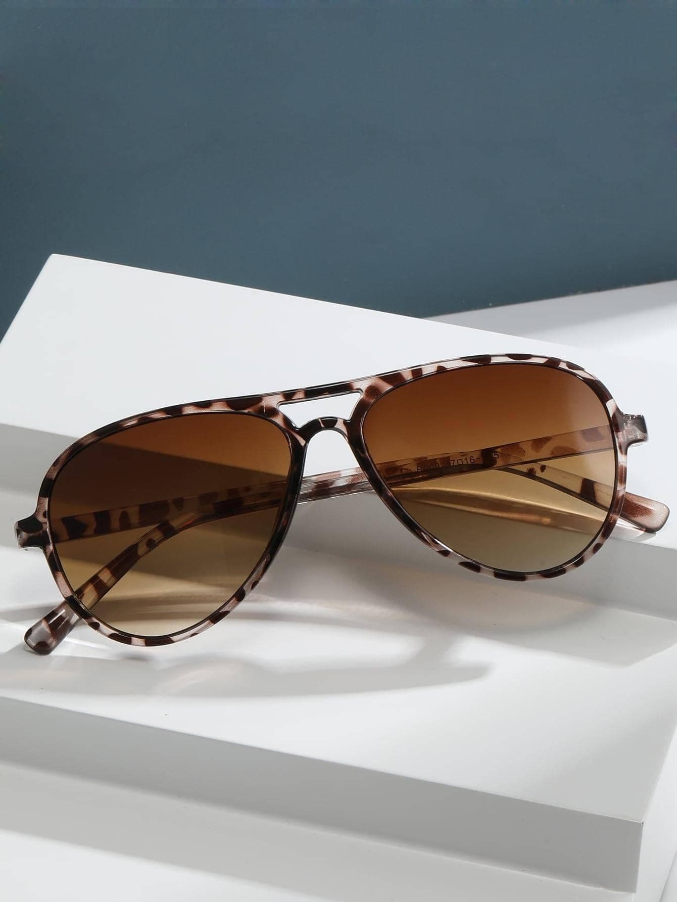 1 Pair Retro Tortoiseshell Aviator Bohemian Style Fashion Glasses, Suitable For Daily Wear, Beach Parties Or Nightclub Gatherings, Ideal Beach Accessory. This Is The Perfect Match For Women's Autumn/Winter Outfits, Business Casual Attire, And Also Makes A Great Gift. The Leopard Print Contrast Design Creates A Bohemian Vibe, Ideal For Summer Beach Vacations, Outdoor Activities And Travels.