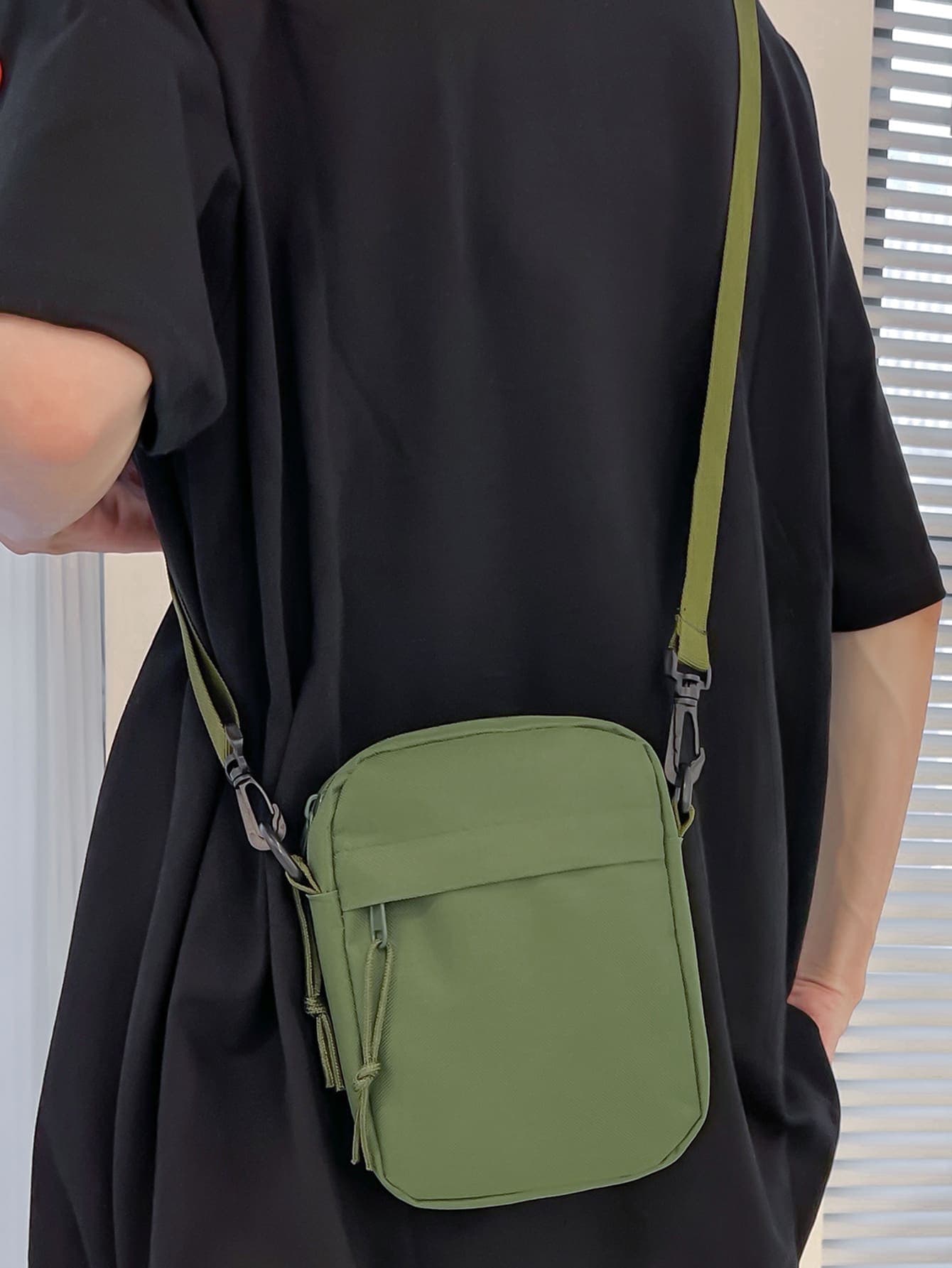 peach tree 1pc Fashion Minimalist Solid Color Mini Nylon Lightweight Water-Resistant Crossbody Bag, Casual Everyday Versatile Shoulder Bag, Small Square Bag, Cycling Bag, Sports Fitness Bag, Cross Print Bag, Nylon Zipper Closure, Halloween European American Dark Gothic Personalized Funny Crossbody Bag, Multifunctional Outdoor Bag, Simple Elegant Men's Gift, Black Bag, Hiking, Hiking Gift, Student Large Capacity Multifunctional Portable Fashion Casual Dad Gift, Round Face Face Cross Jesus Business Sports Bag
