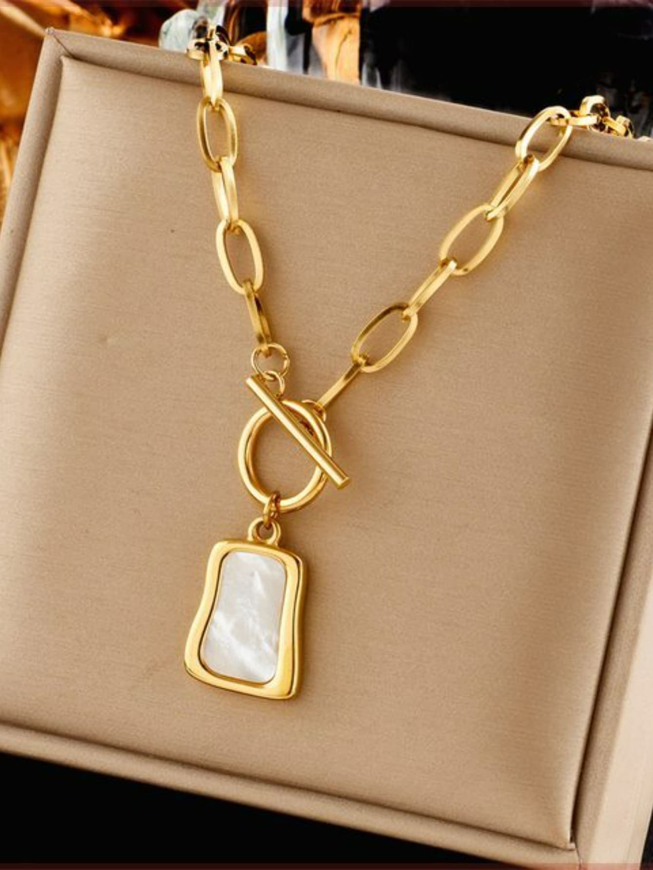 1pc Gold Tone Vintage White Bead Chain Stainless Steel Necklace For Women, Short Length Sweater Chain All-match Cool Style