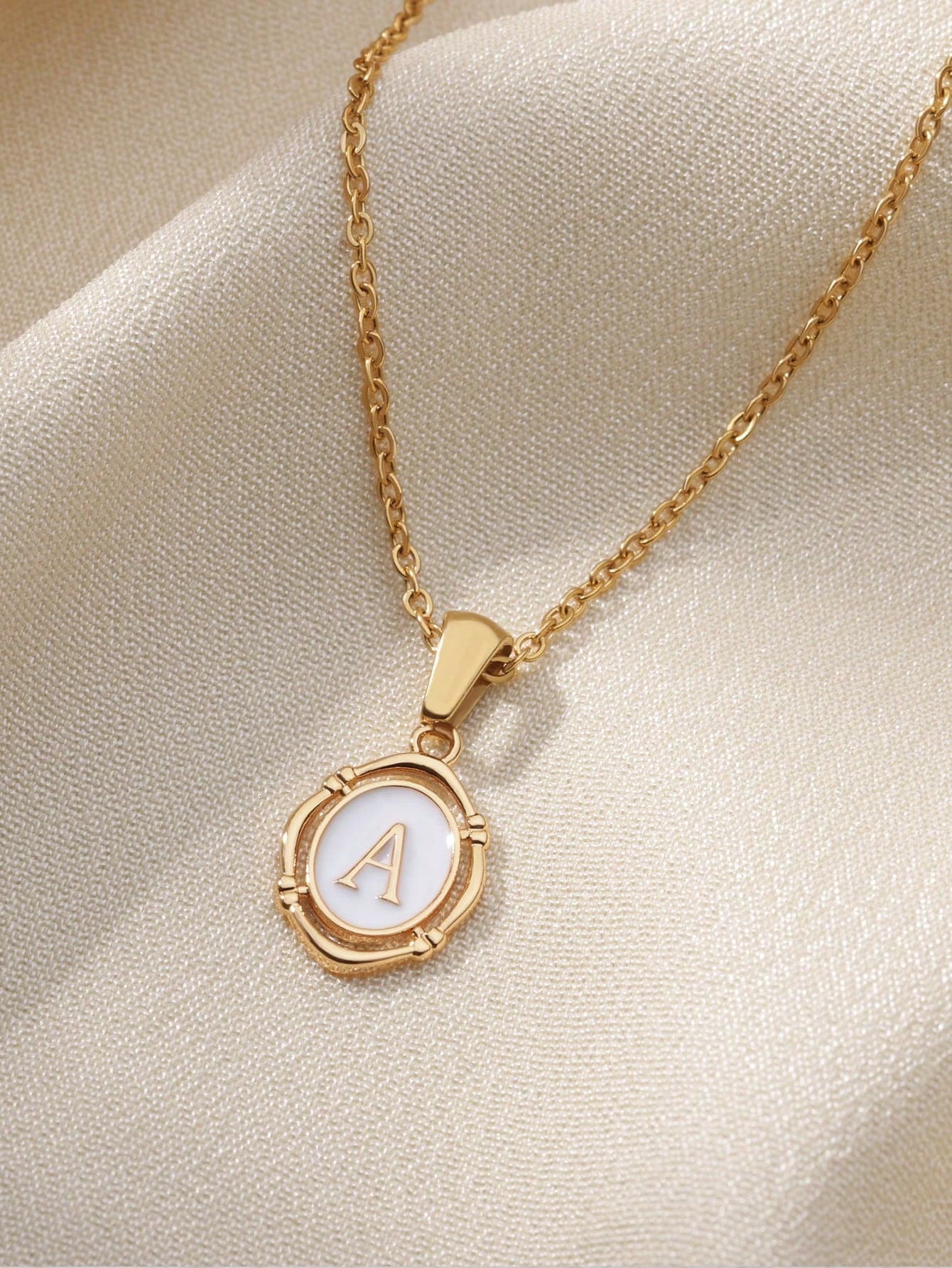 1pc Elegant And Versatile Gold-plated Copper 26 English Letter Pendant Necklace Suitable For Women In Daily Wear