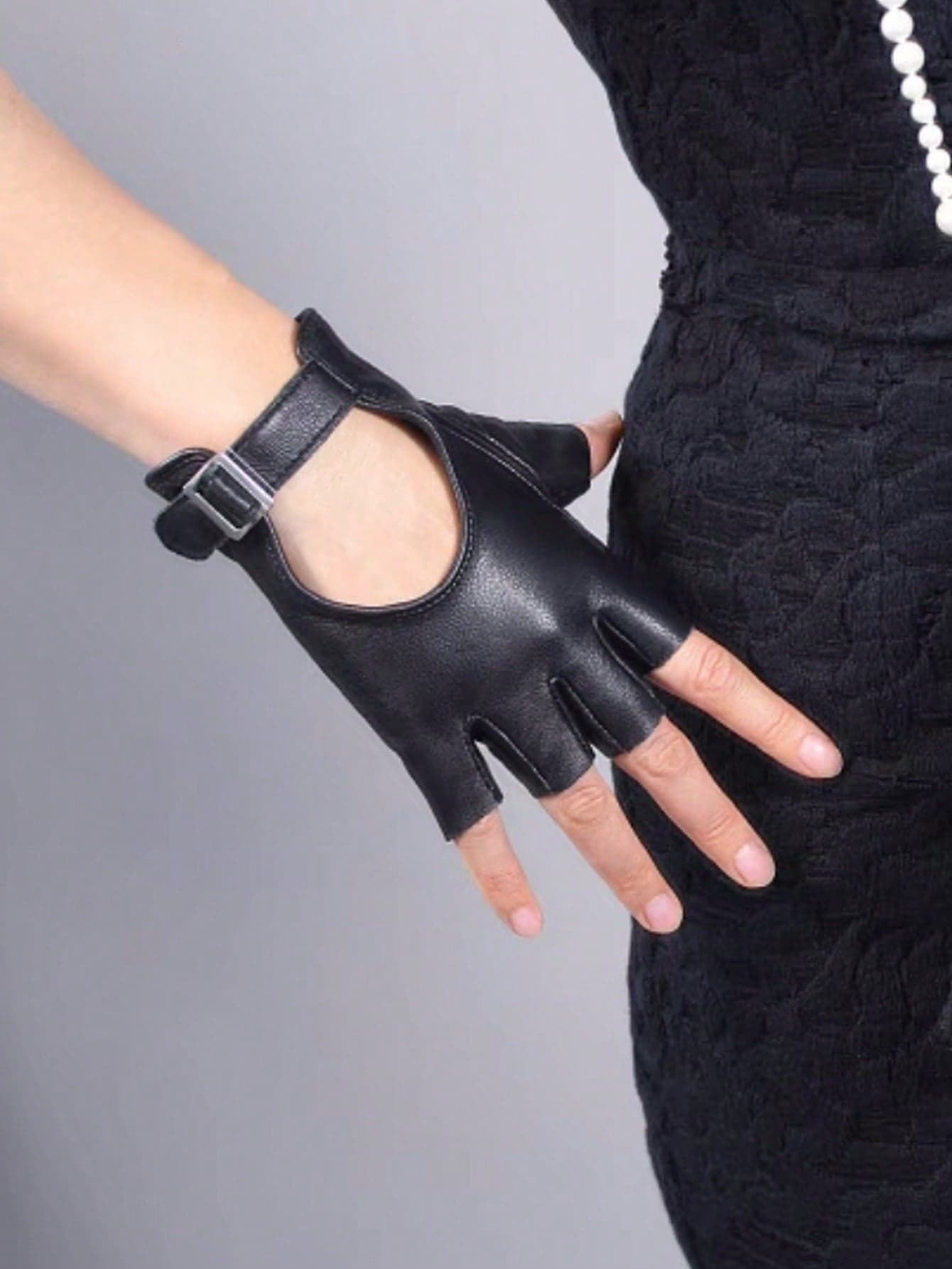 1pair Women's Black Half Finger Leather Gloves With Adjustable Width Metal Buckle For Motorcycle