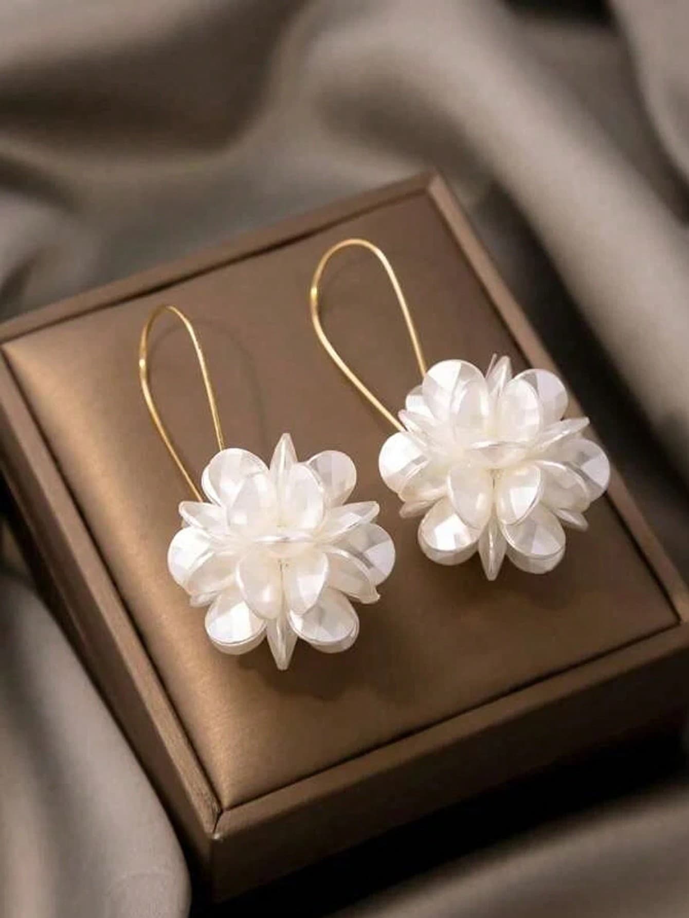 1pair Exaggerated Design Long Floral Ball Earrings With White Petals & Geometric Ear Studs, Ideal For Women's Daily Wear