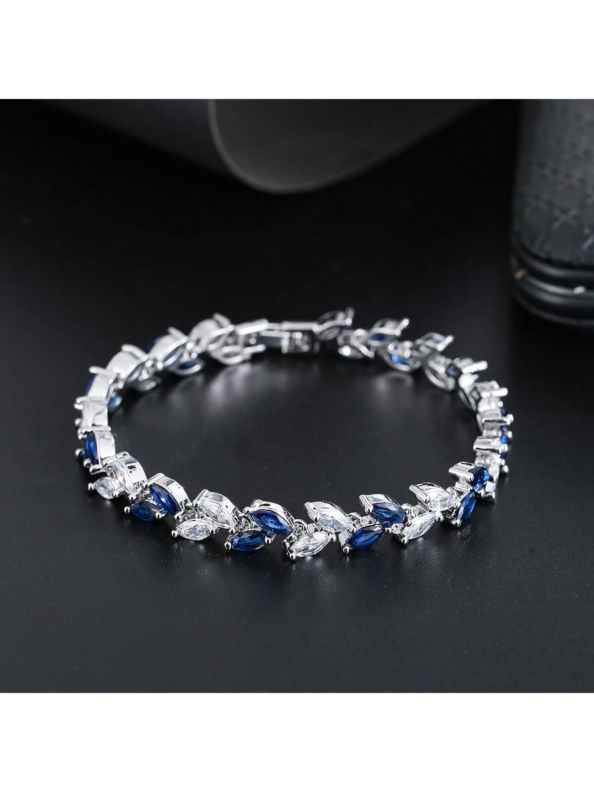 1pc Fashionable Multi-Purpose Horse Eye Shaped Zirconia Decor Bracelet