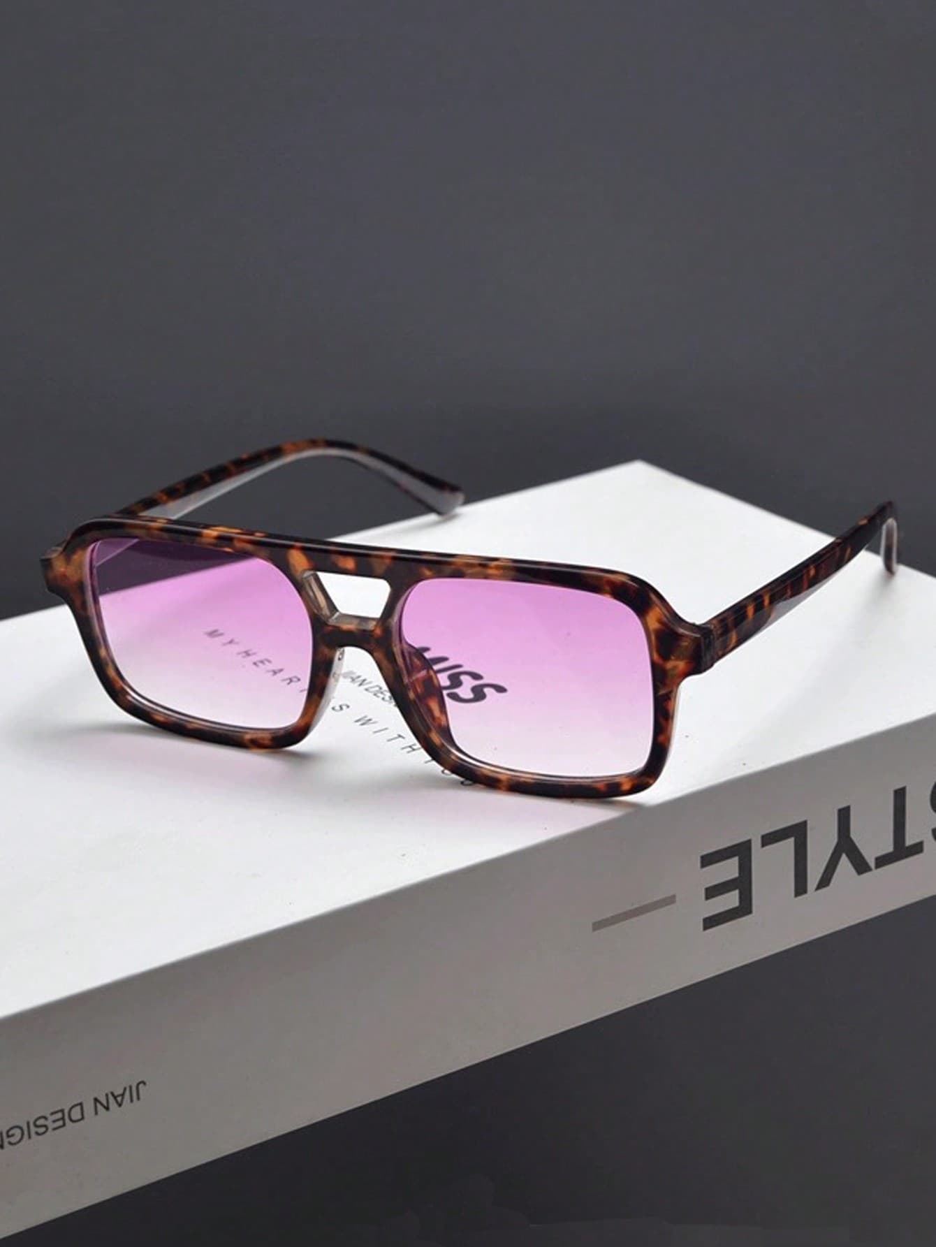 1 Pair Women's Vintage Square Double Bridge 70s Fashion Shades Suitable For Daily Wear