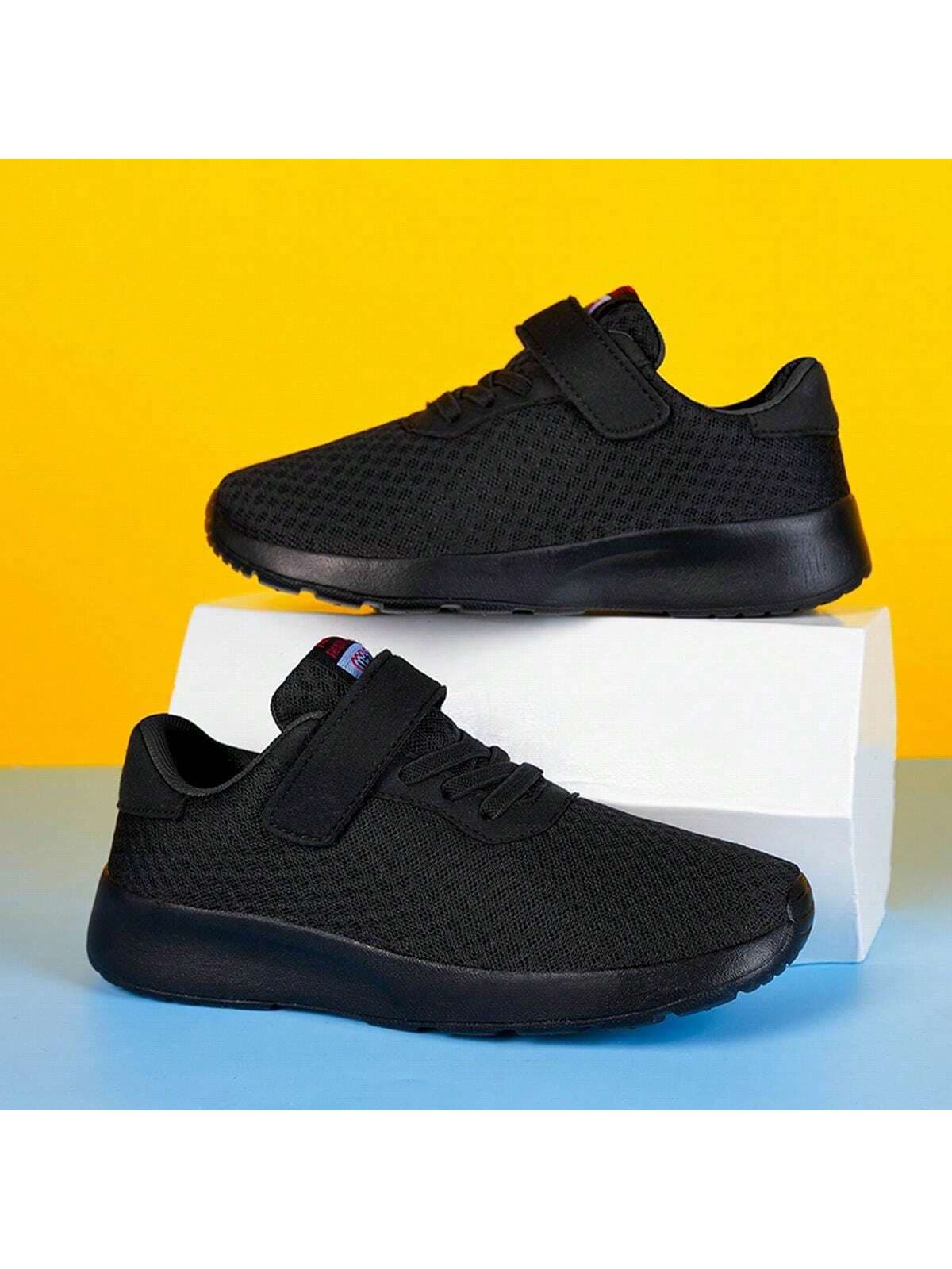 1 Pair Lightweight & Comfortable Women's Running Shoes, All Black Design, Mesh Upper, Breathable & Versatile, Slip-On With Buckle Closure, For Spring/Summer