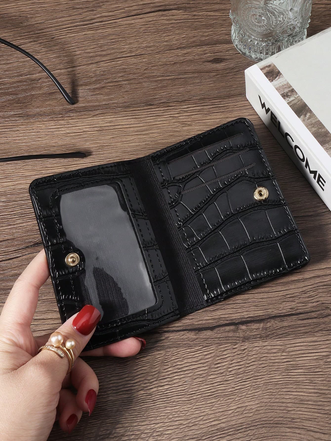 SOUTHLAND&KANGAROO Fashionable Lightweight Portable Wallet, Can Hold Cash, Cards And Coins, Suitable For Birthday, Anniversary And Other Occasions, Gift For Women, Girls, Teenagers, College Students, Students, Men, Etc. Crocodile Skin Texture Design, Can Be Used As Driver's License Holder, Card Holder, Wallet, Business Card Holder, Credit Card Holder, ID Card Holder, Etc., Ideal Choice For Women's Wallet, Mini Wallet, Handbag, Card Holder.