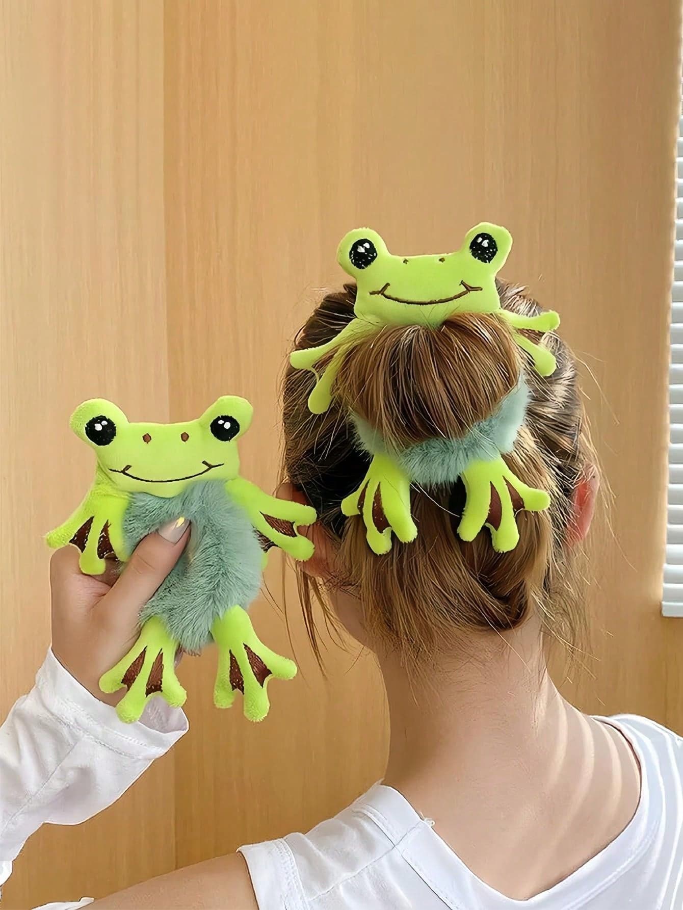 1pc Cute Cartoon Animal Frog Plush Hair Tie, Gentle No-Damage Hair Accessory For Children, Perfect To Make Buns Or Ponytails For Daily Wear