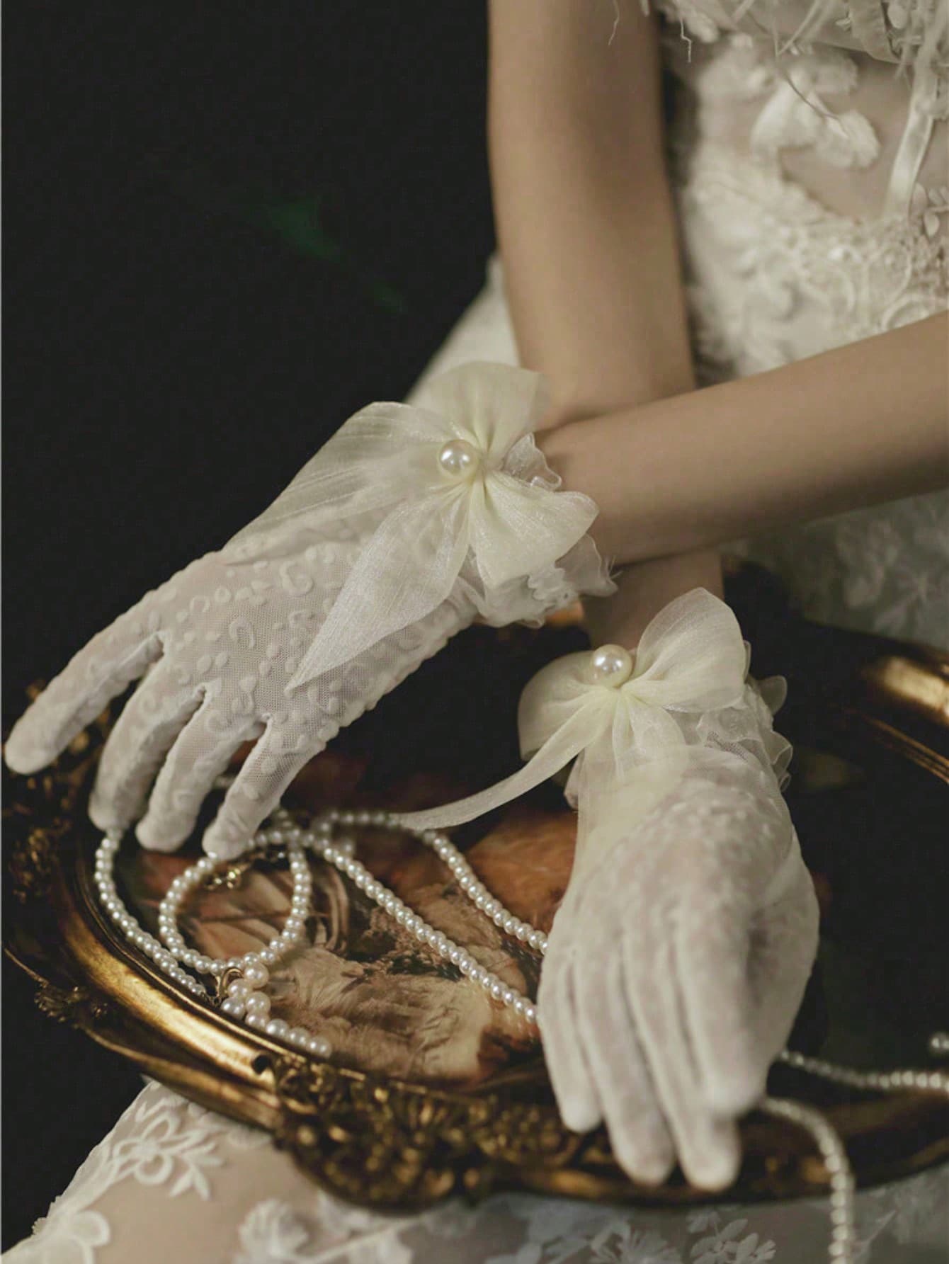 1pc Luxurious Bridal Wedding Gloves, Crop Style Mesh Gloves, Pearl & Bowknot Decor, Lace Bridesmaid Dress Accessories, For Wedding Party & Photography, Elegant Romantic Women Lace Gloves, Ivory