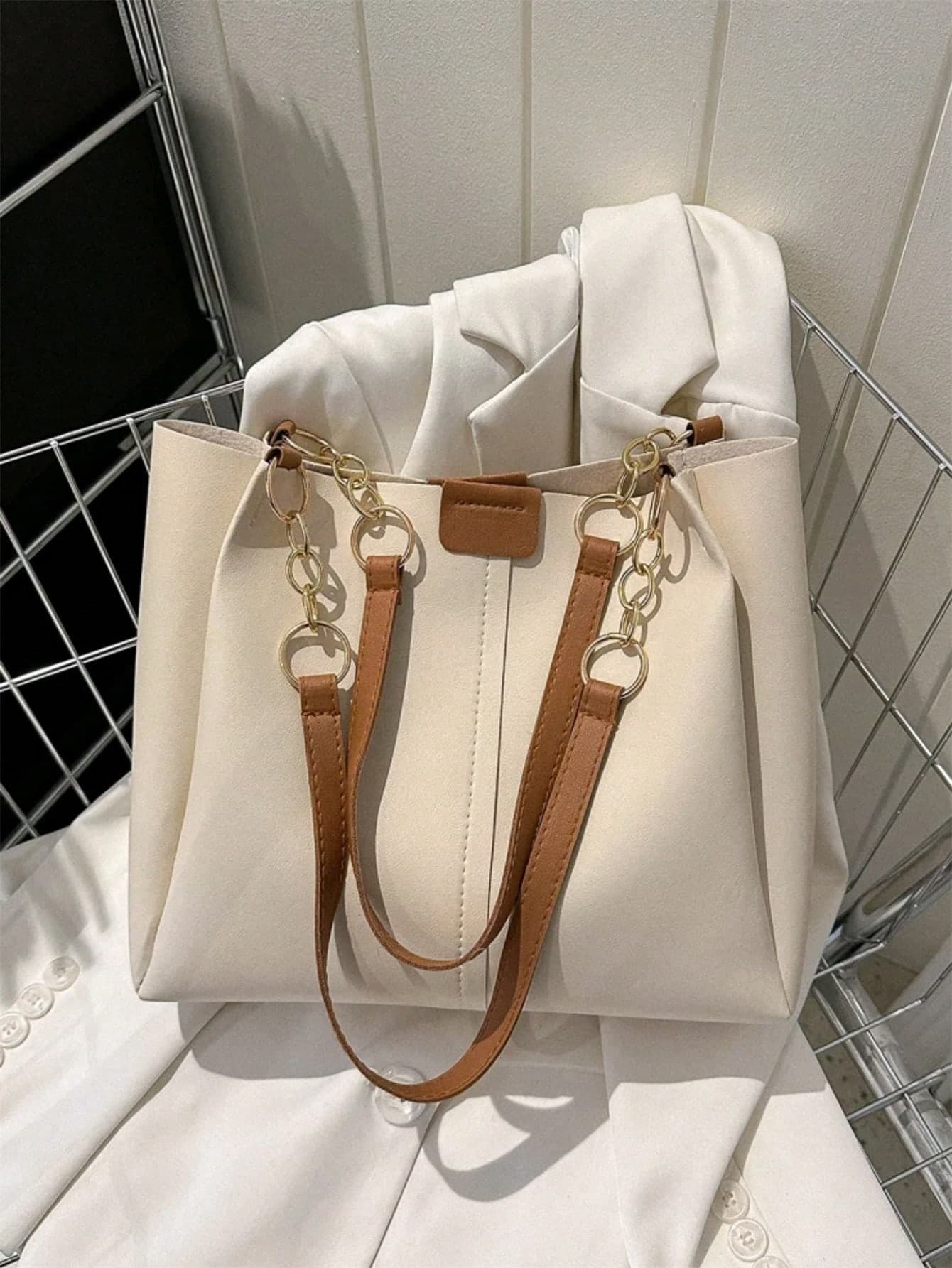 Fashion Striped Handbag Women's Large Capacity Shoulder Bag Daily Use Zipper Handbag Metal Chain Tote Bag