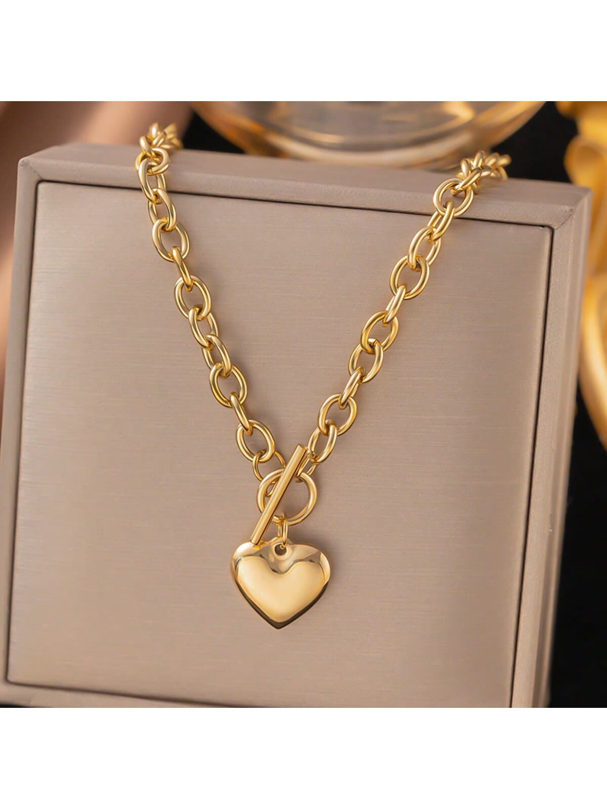 1pc Fashionable Summer Golden Stainless Steel OT Buckle Heart-Shaped Pendant Necklace, Suitable For Women, Versatile Jewelry Accessory Gift, USA, No Gift Box Included Valentines
