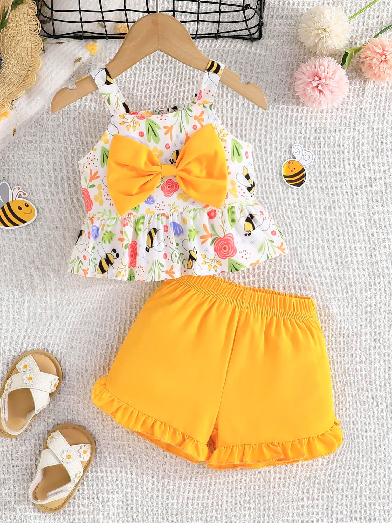 Baby Girl Fashionable Summer Outfits, Cute Bee & Floral Printed Sleeveless Top With Exquisite Bowknot, Matched With Ruffled Shorts, 2pcs/Set