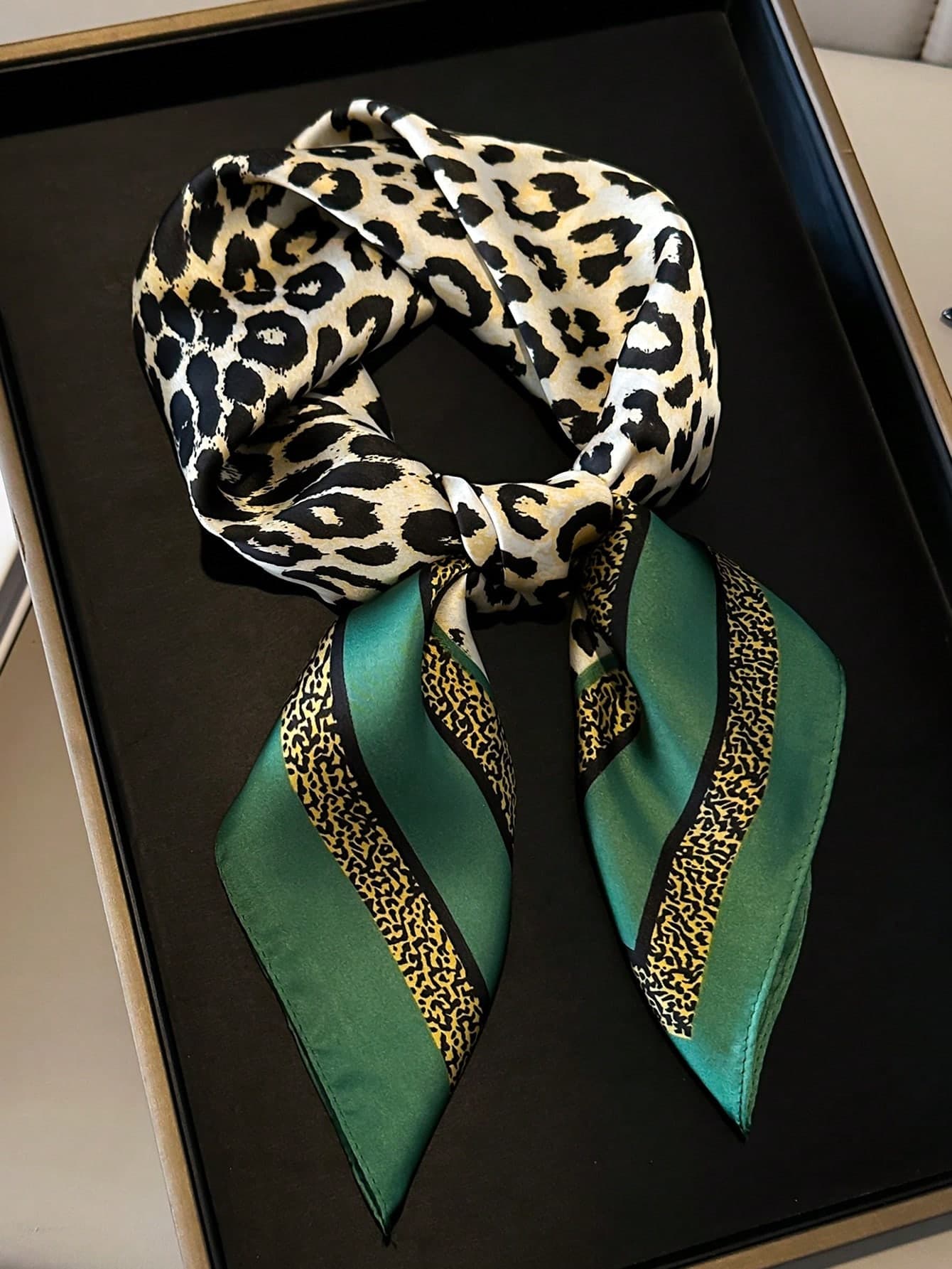 1pc New Fashion Printed Silk Scarf For Women, Both Ways Use Neckerchief, Stylish Wrap Shawl BandanaLeopard Print