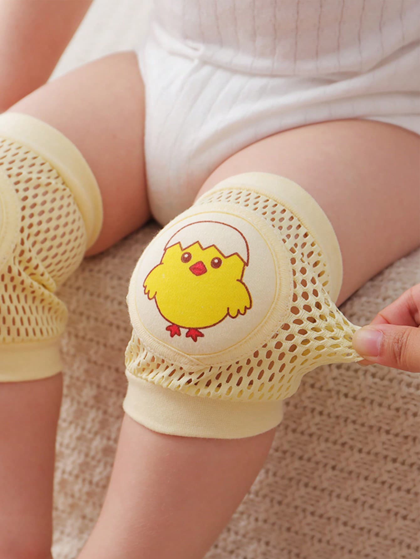 Baby Crawling Knee Pads Suitable For Infants Learning To Walk Indoors. Children's Anti-Fall Knee, Elbow, And Leg Pads.