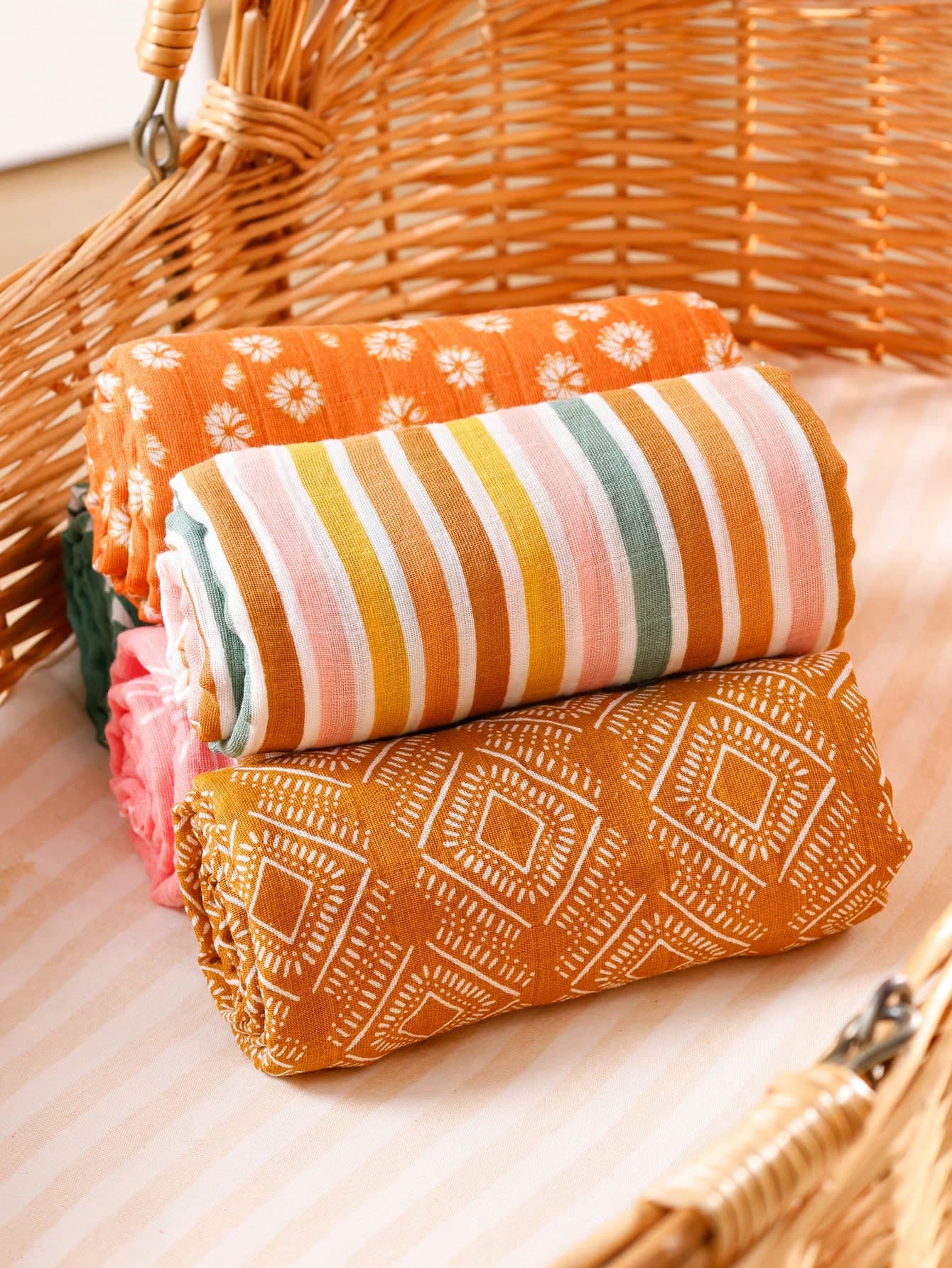 1pc Summer Cotton Gauze Soft Blanket, Size 120*110cm, Can Be Used As Bath Towel, Nursing Cover, Photography Prop