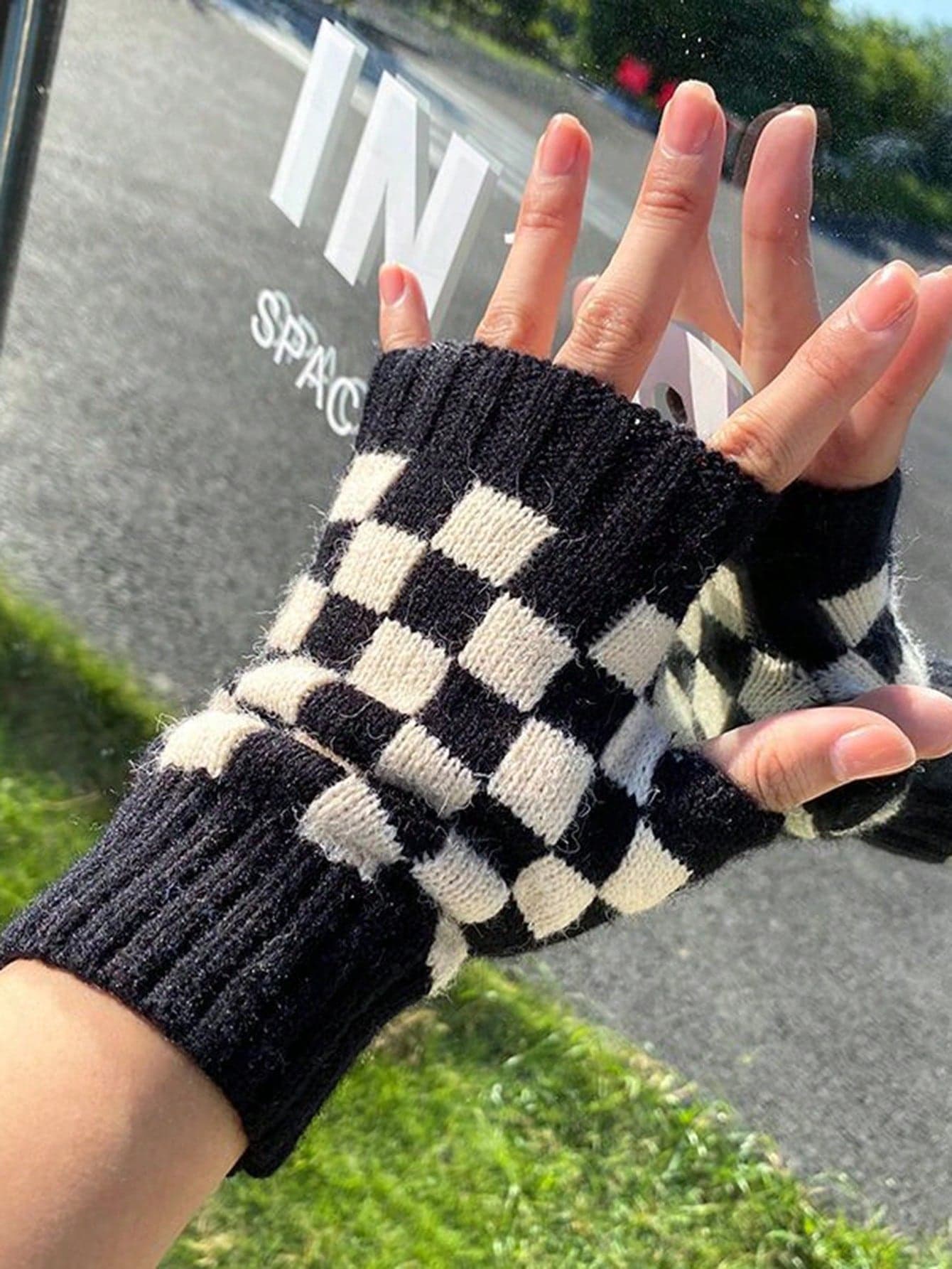 1 Pair Checkerboard Black & White Fingerless Gloves, Knitted Mittens For Young Adults, Unisex Fall & Winter Typing Gloves, Casual Loose Ins Style Gifts For Friends Summer
