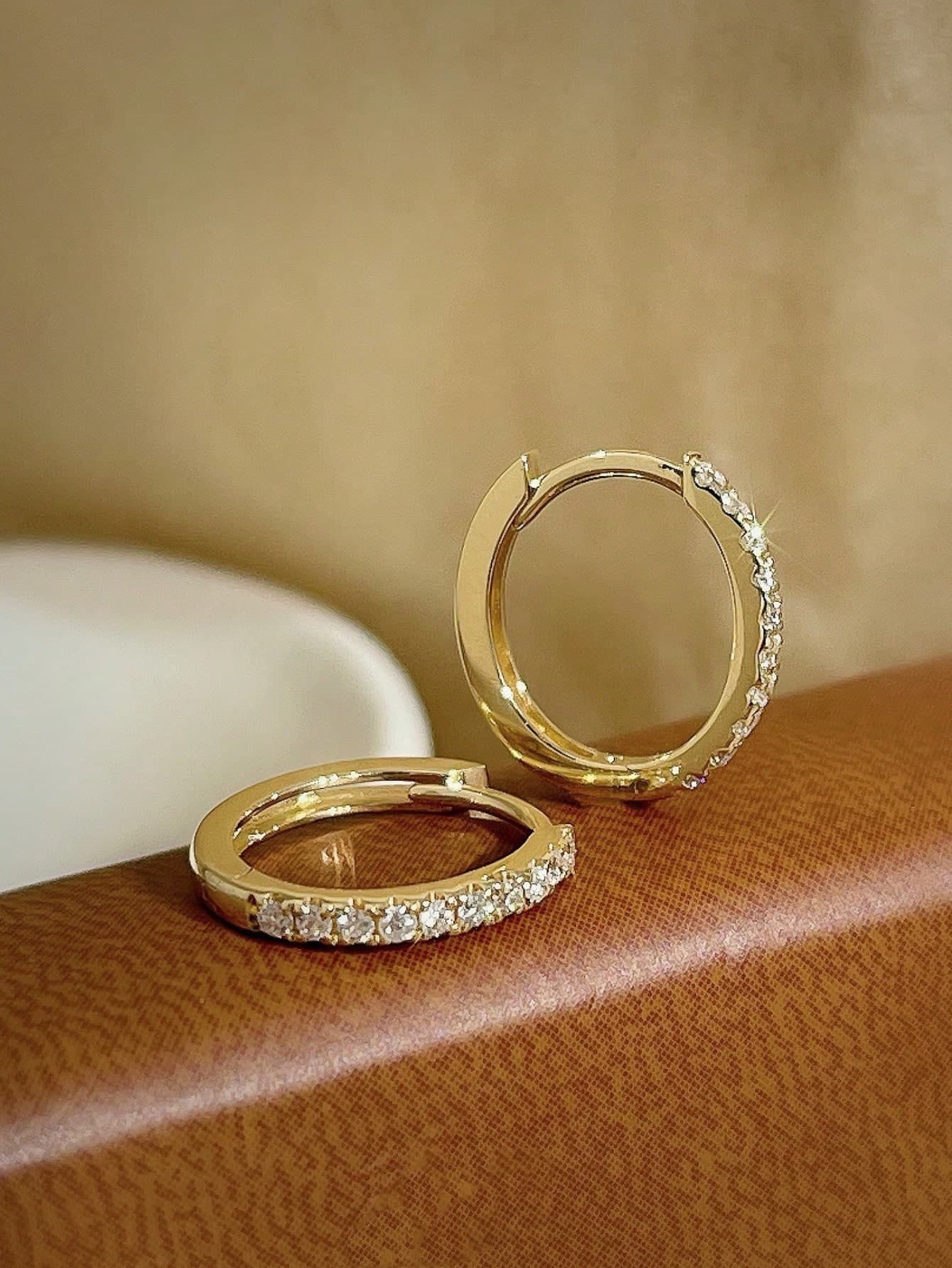 1 Pair Fashionable Niche Zirconia Micro-Inlaid Luxury Hoop Earrings, Versatile Elegant High-End Minimalist Earring Accessories (Diameter: 1cm/0.39in)