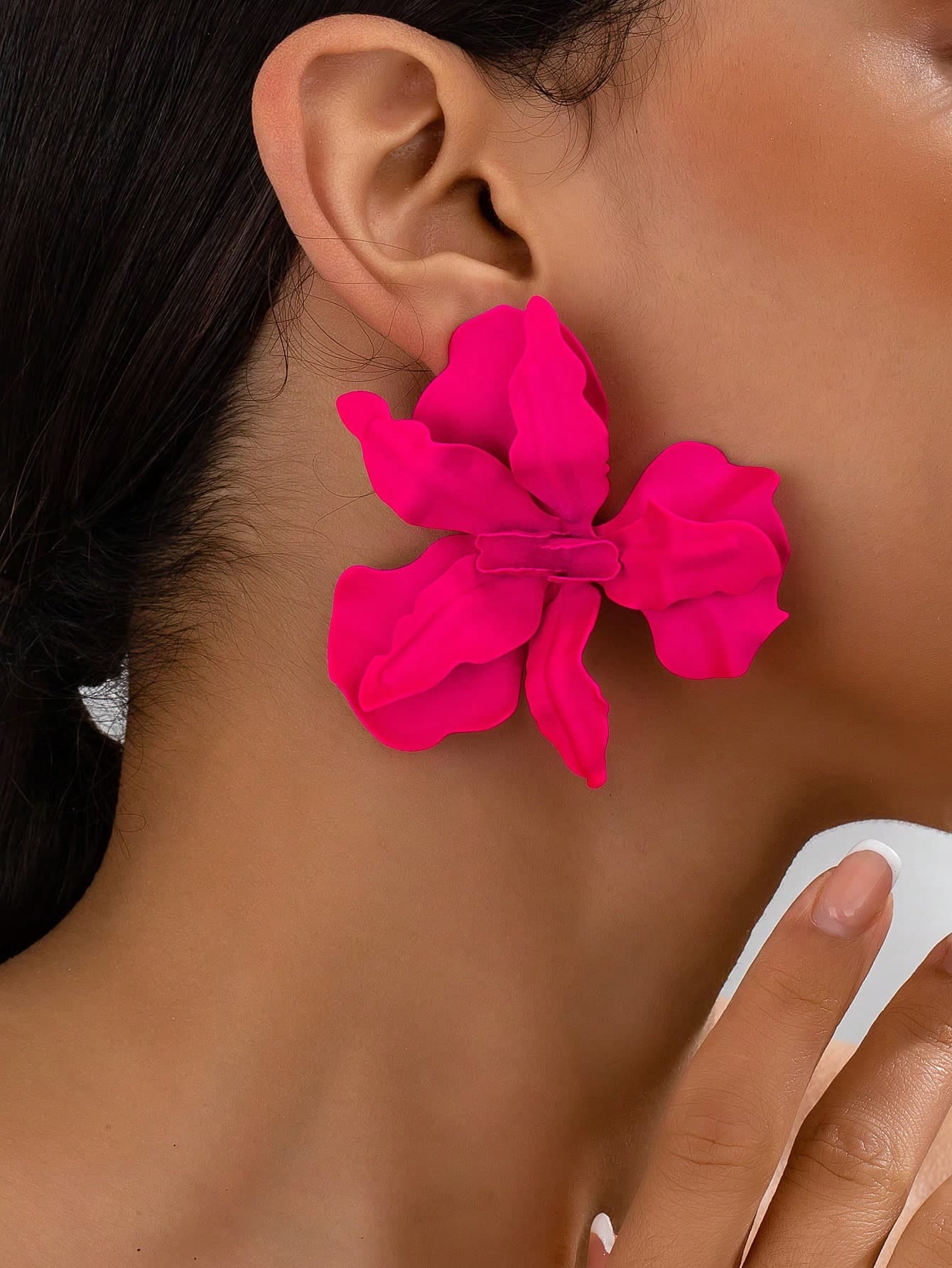 1 Pair Vacation Style Metal Flower Pendant Earrings, Suitable For Women's Daily And Party Outfits, Flower Design Is Random