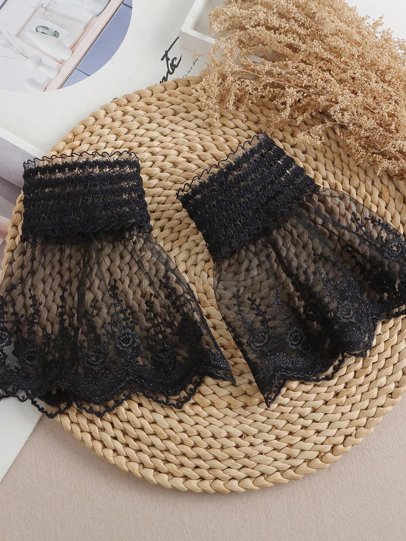 1 Pair Women White Mesh Faux Pearl Flared Cuffs, Fashionable Delicate For Decoration And Outings Valentine's Day Valentines