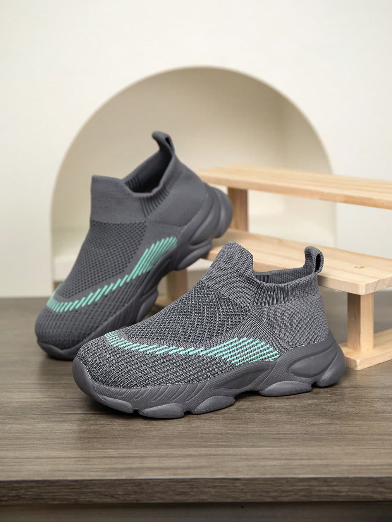 1 Pair Kids Knit Sneakers, Breathable Mesh Running Shoes, Convenient Slip-On, Lightweight, Fashionable Casual Wear For Students
